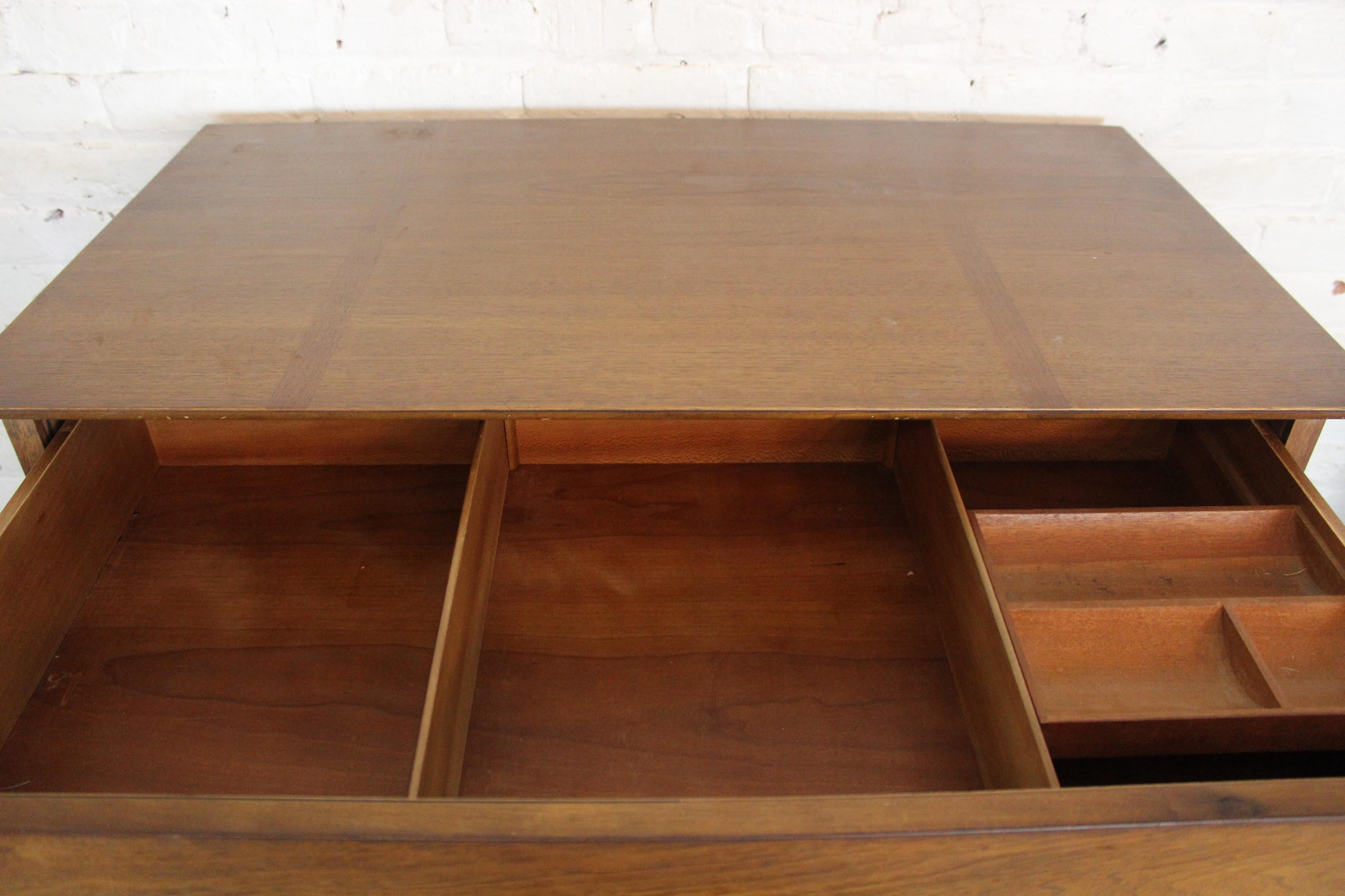 American Mid-Century Highboy Dresser by Heritage Henredon 5