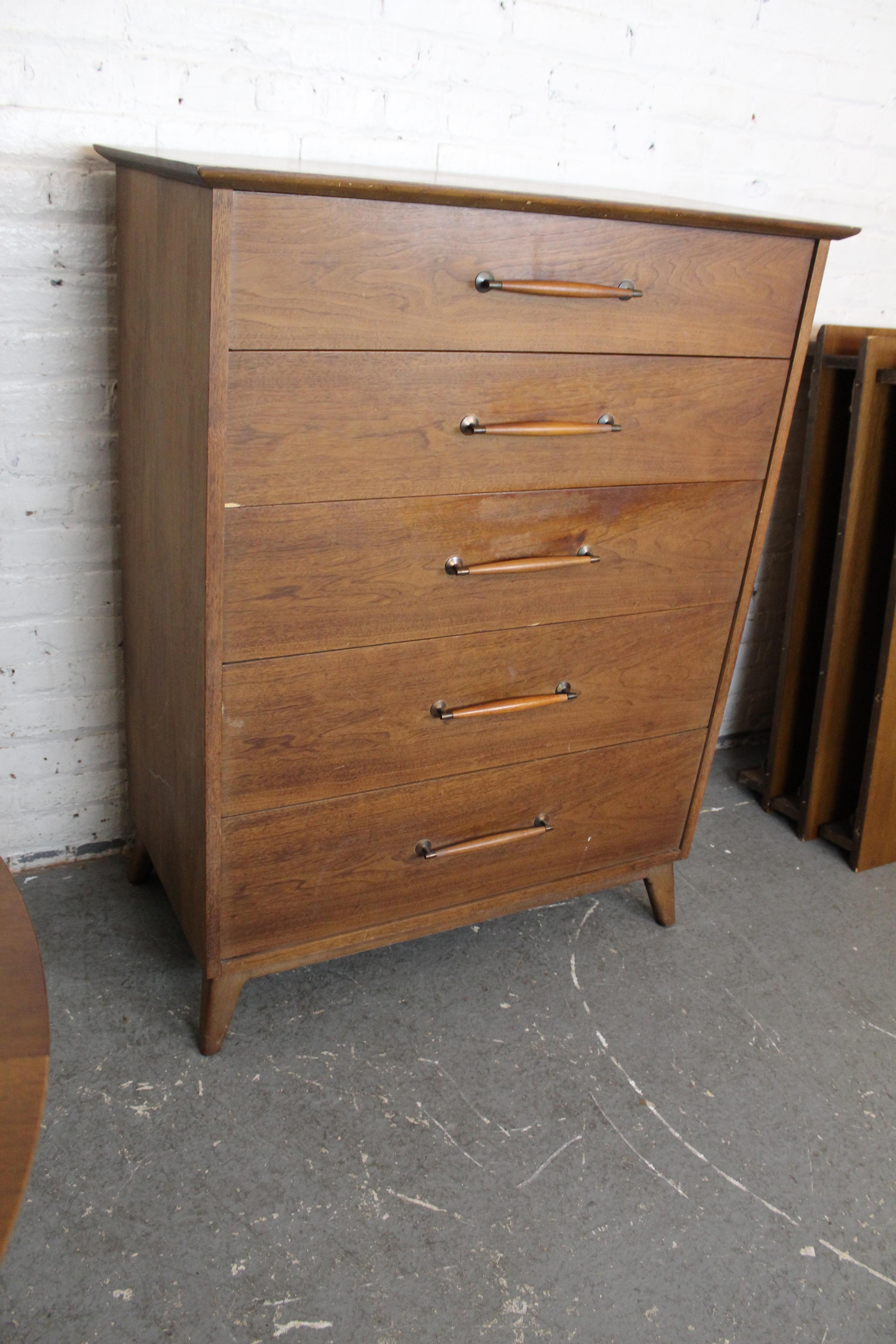 American Mid-Century Highboy Dresser by Heritage Henredon In Good Condition In Brooklyn, NY