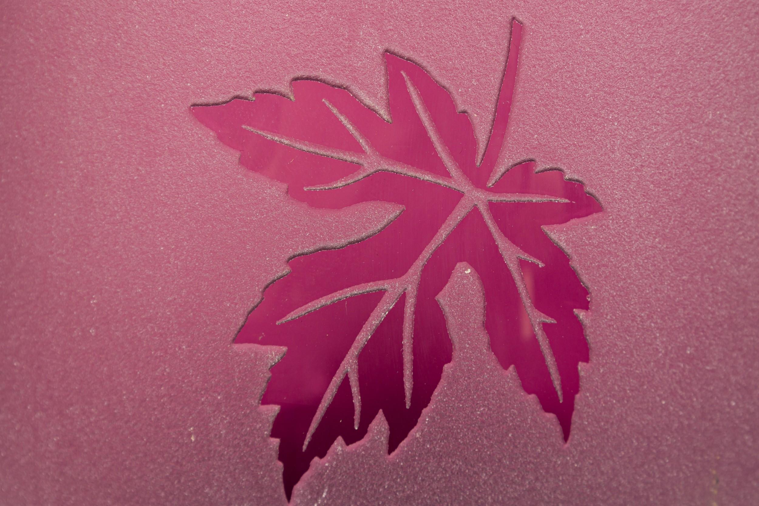 XX secolo American Mid-Century Large Red Glass Vase With Leaf Designs in vendita