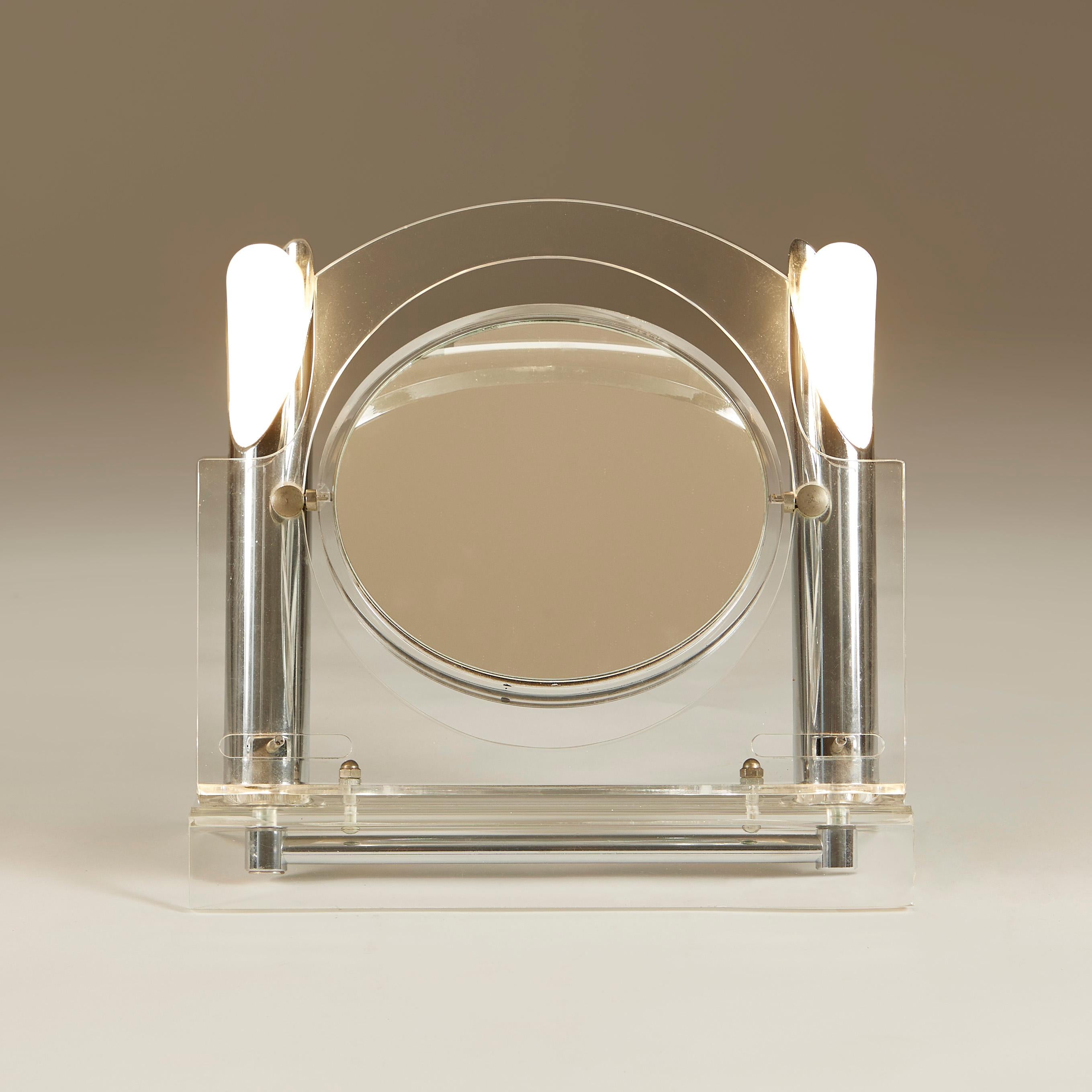 Milieu du XXe siècle 1960s Mid-century modern Lucite and Chrome Dressing-Table Mirror with Lights (Miroir de coiffeuse en Lucite et Chrome avec Lights) en vente