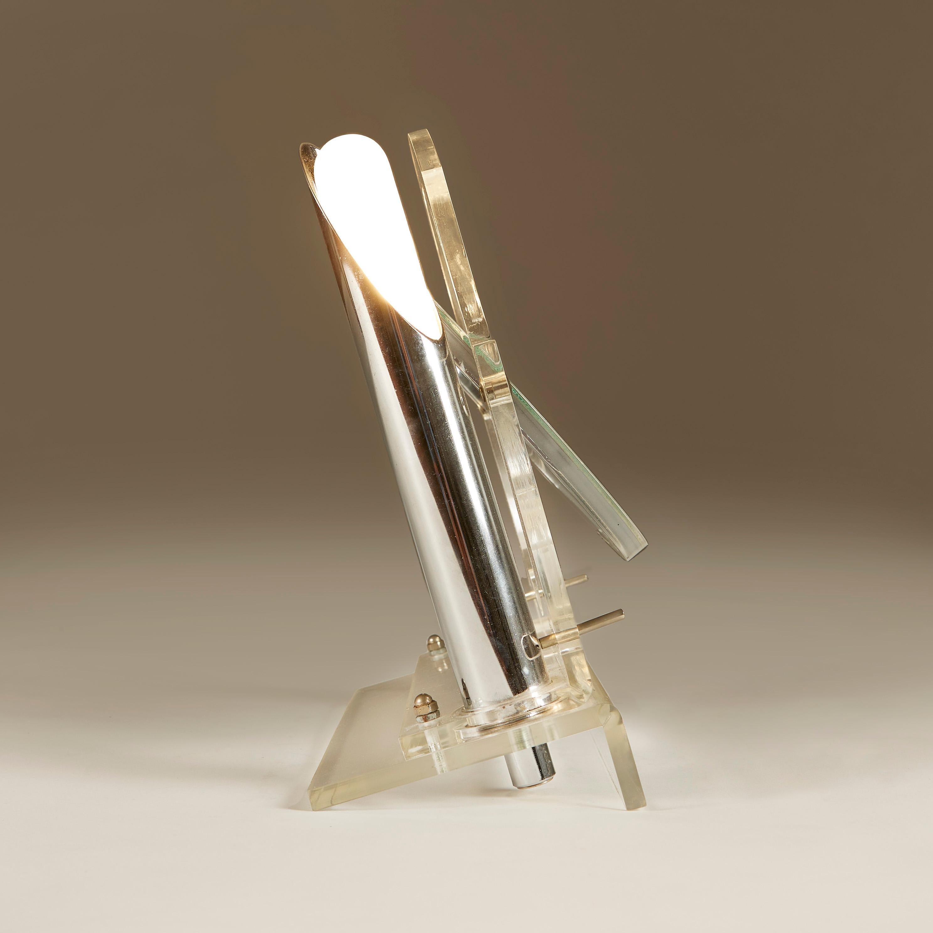 Amerikanischer Mid-Century Lucite und Chrom Frisiertischspiegel mit Lights (Spiegel) im Angebot