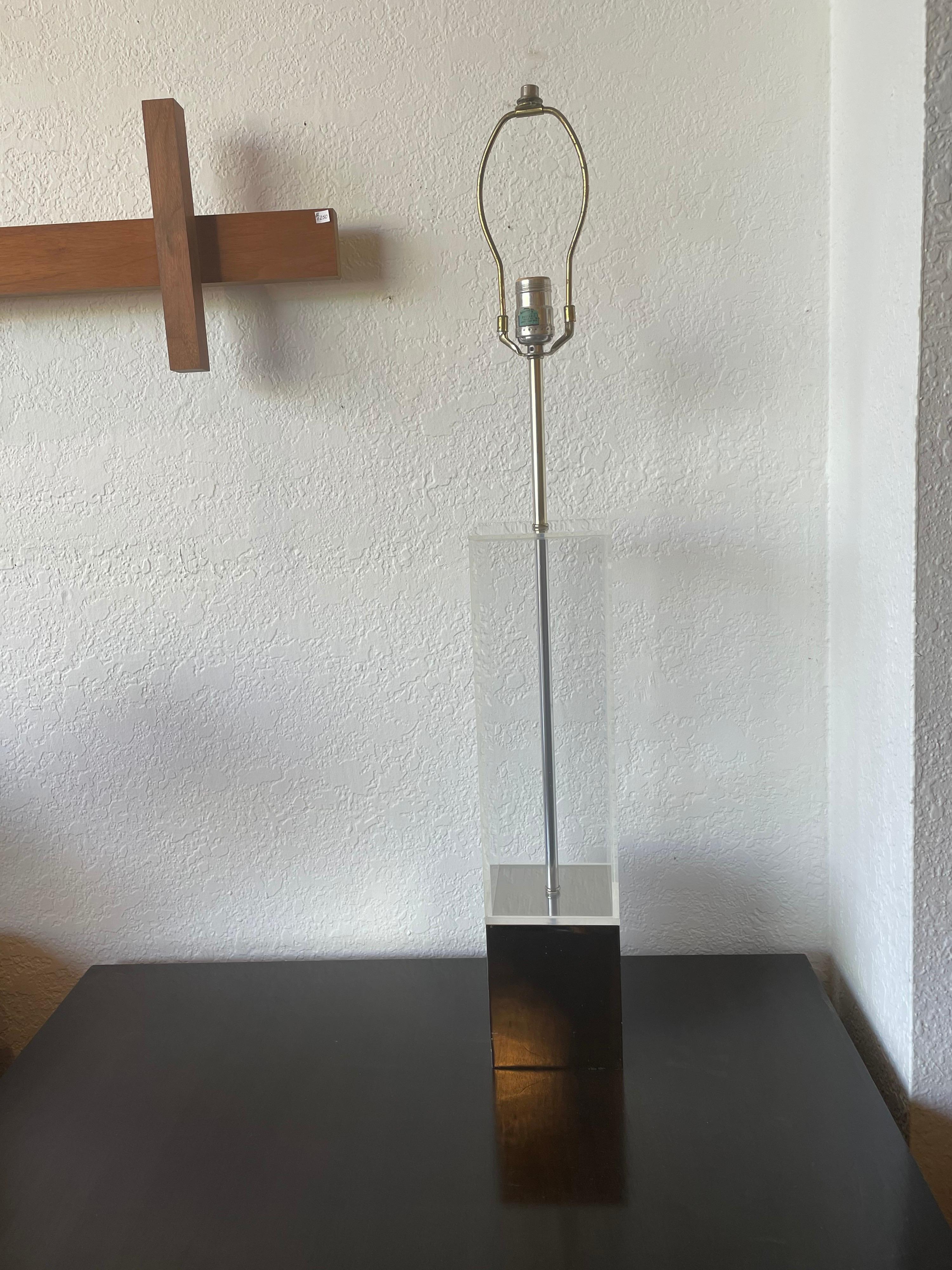 Beautiful simple design tall cube shape lamp by Laurel lighting company, we have polished the base and the top, its in perfect working condition. The lamp is 29
