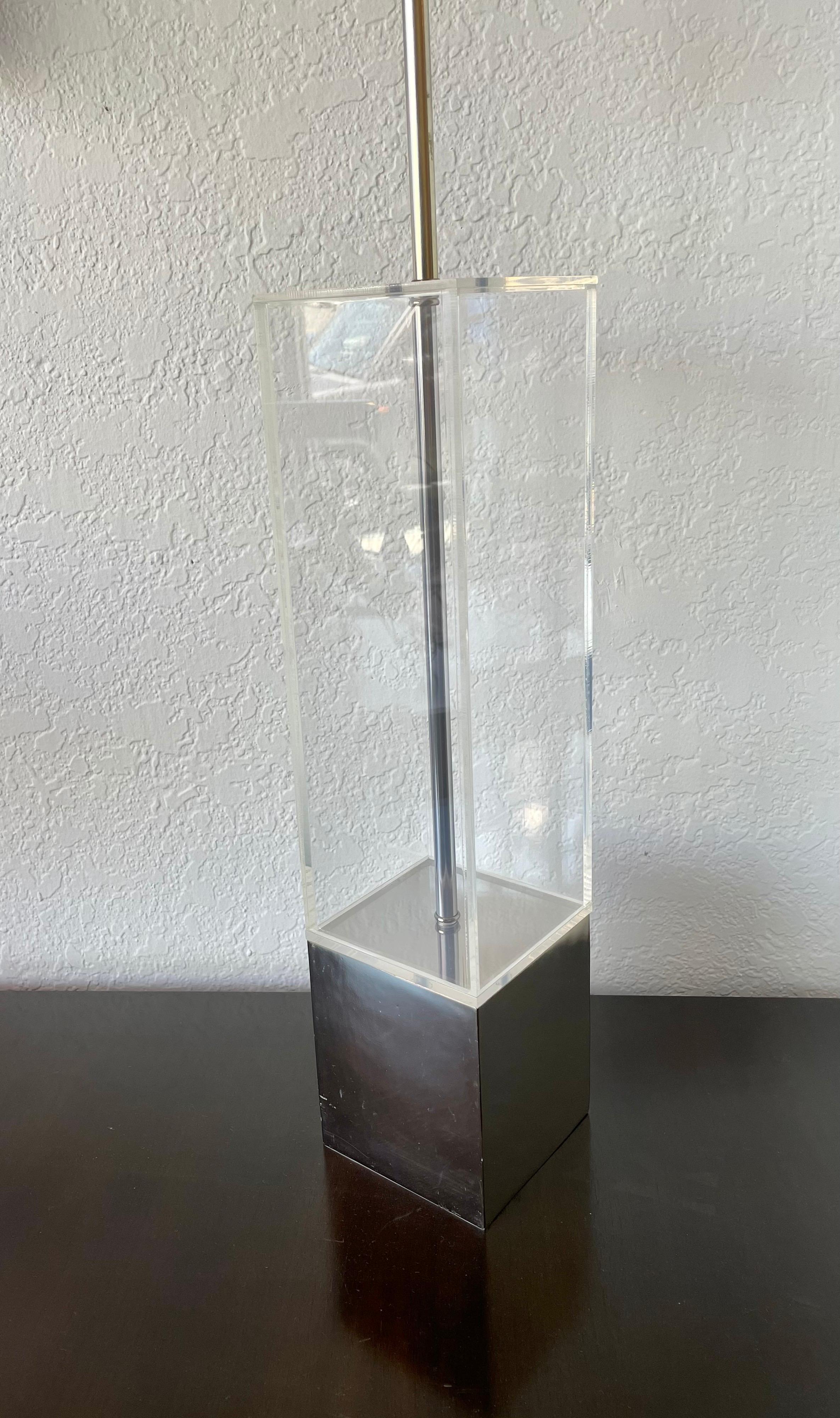 American Mid Century Lucite & Chrome Tall Lamp by Laurel Lighting In Good Condition For Sale In San Diego, CA