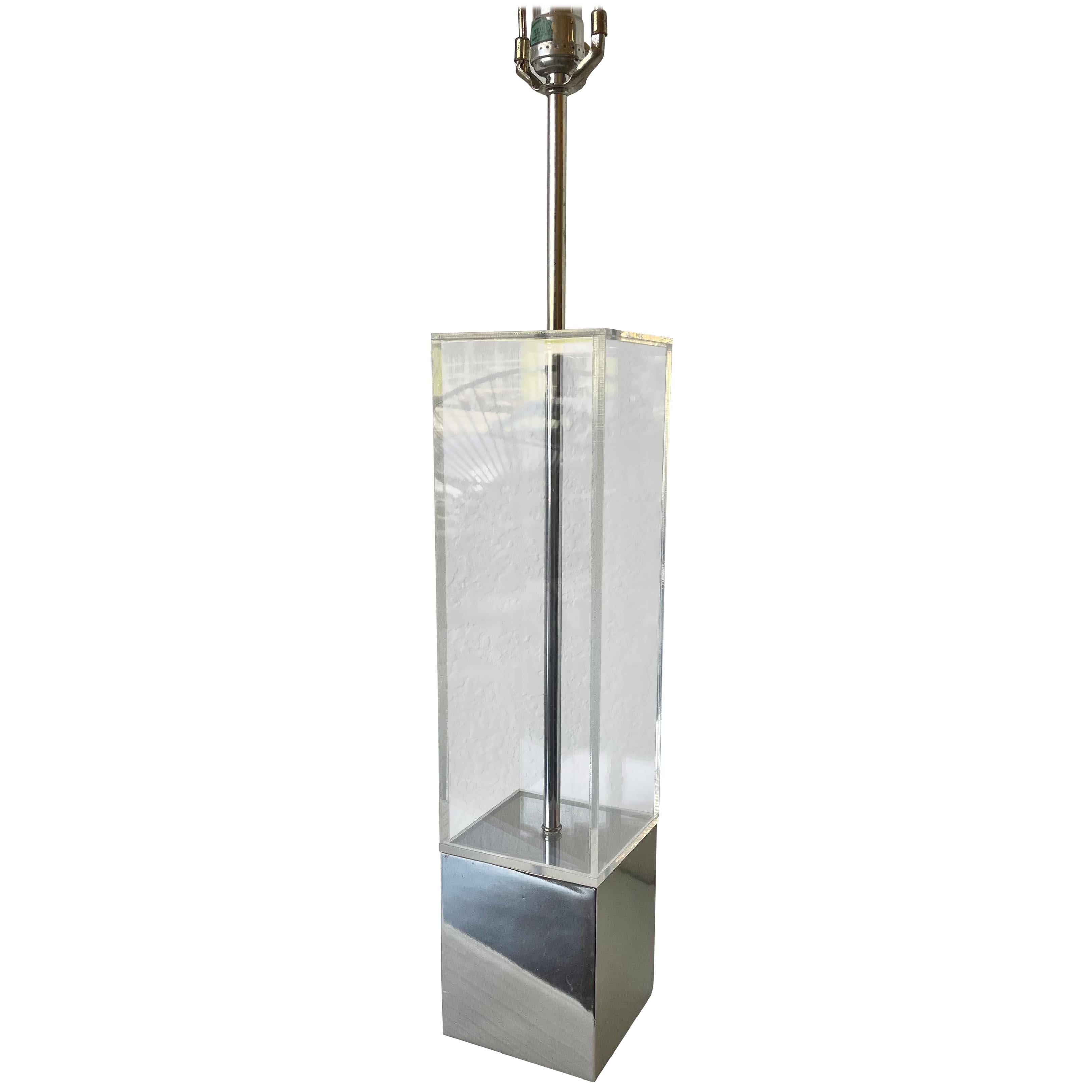 Lampada alta in lucite e cromo del Mid Century americano di Laurel Lighting