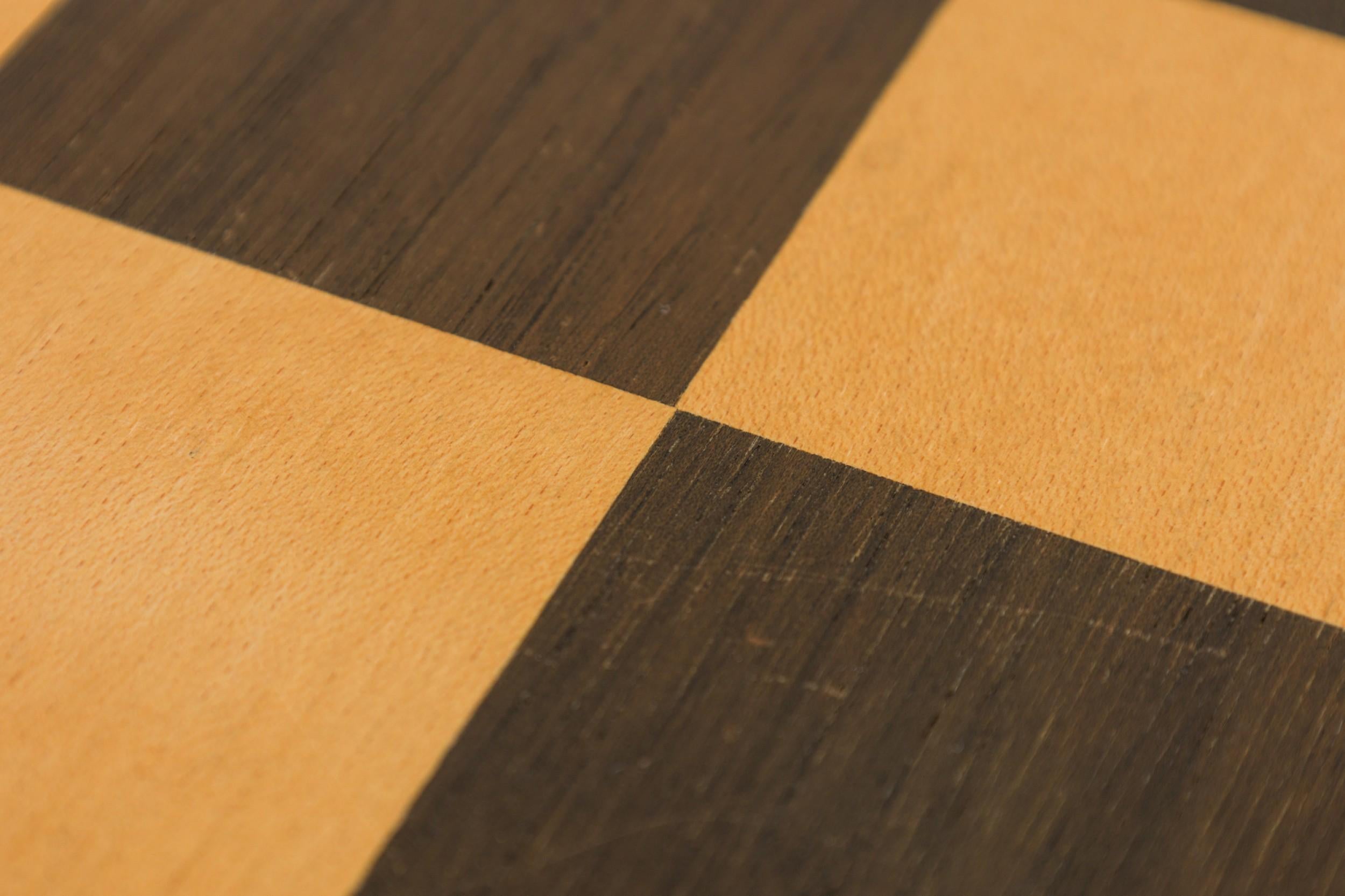 Acajou American Mid-Century Mahogany and Maple Chess Board en vente