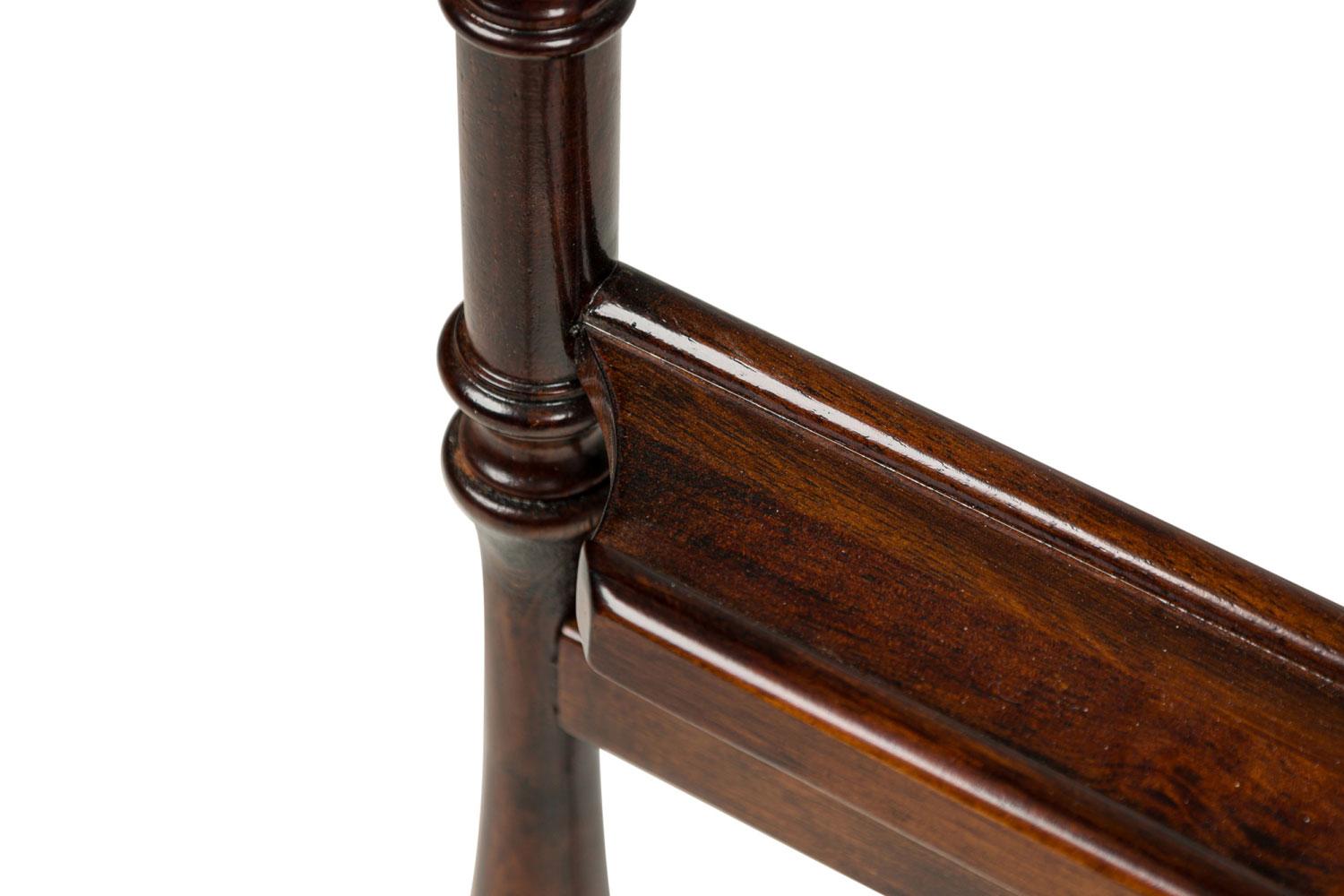 Valet de chambre en acajou du milieu du siècle dernier en vente 1