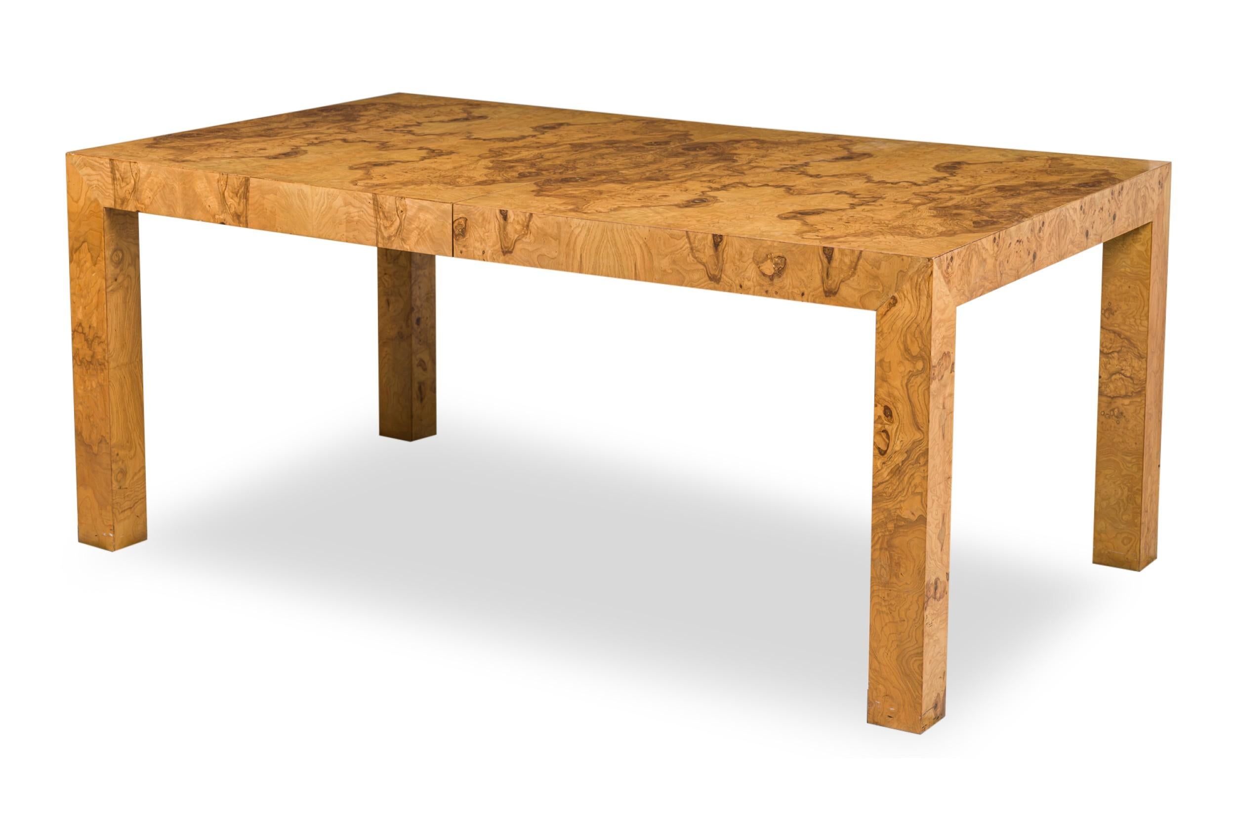 Table de salle à manger à rallonge en bois de ronce clair du milieu du siècle avec pieds carrés et 2 feuilles @ 22