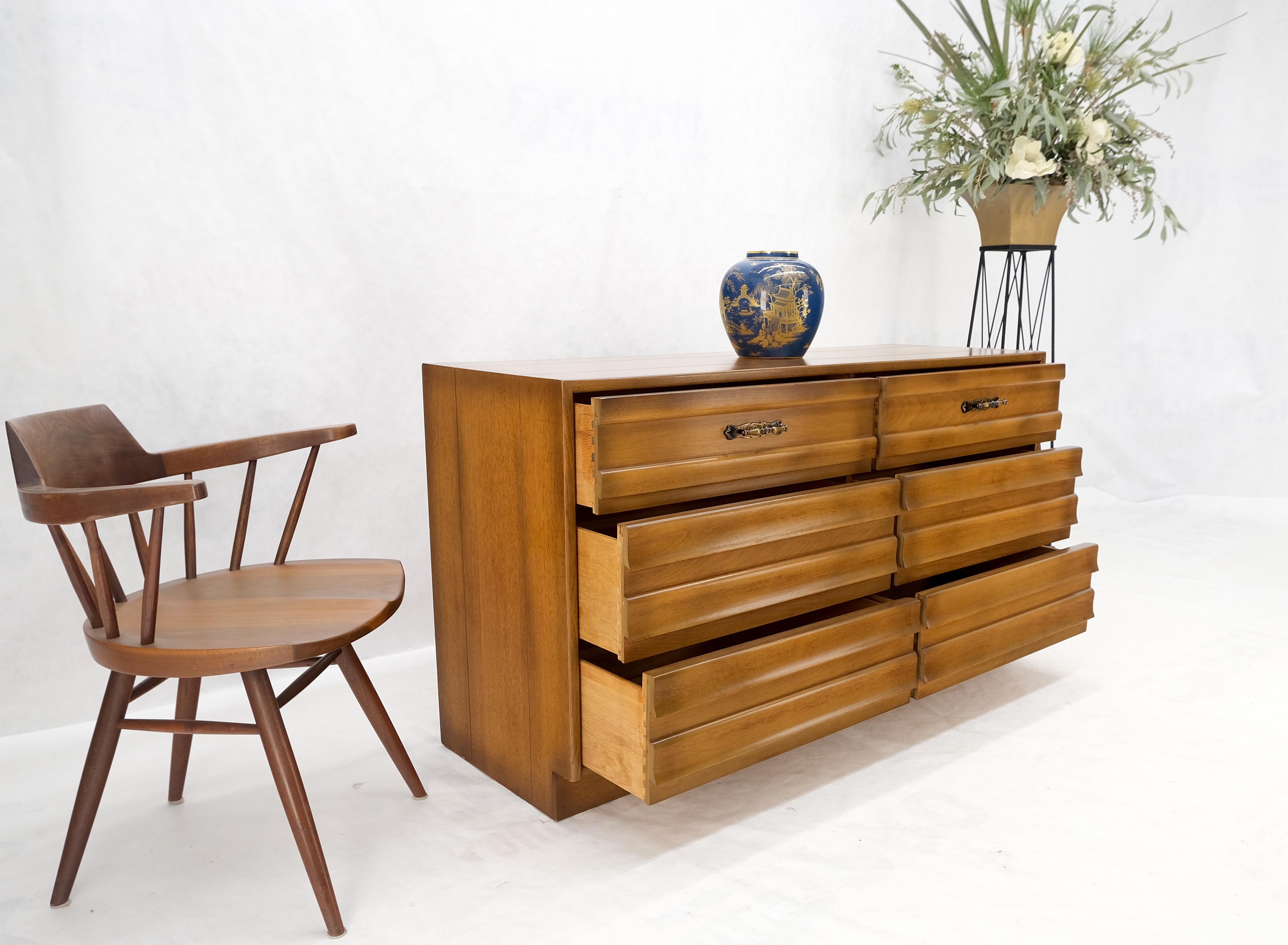 American Mid Century Modern 6 Schubladen Kommode Credenza w Butterfly Joints MINT! (amerikanisch) im Angebot