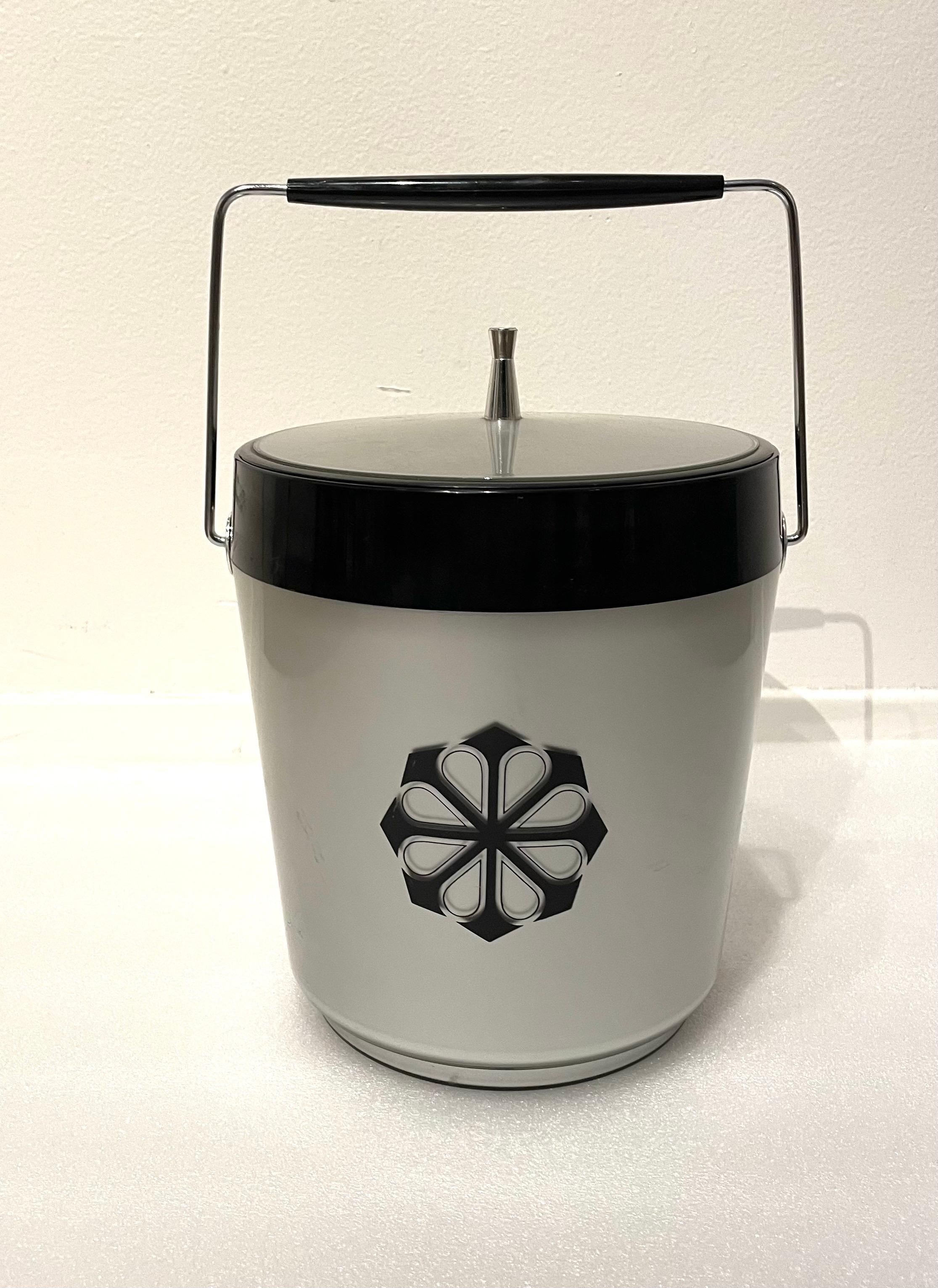 Beautiful atomic age Klassik Ice bucket cool logo motif, with chrome handle in excellent condition, looks like never was used. circa 1970's.