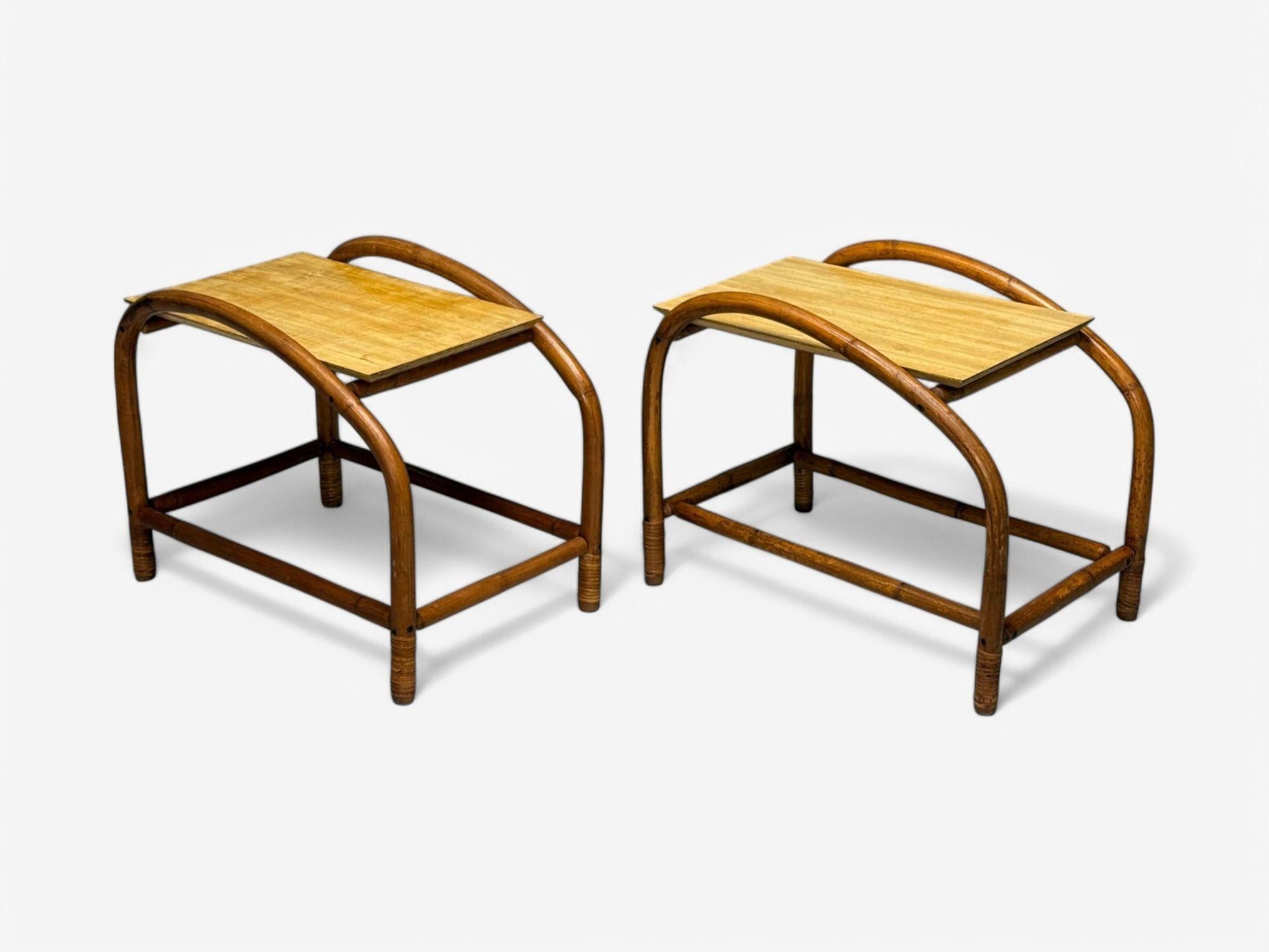 Amerikanische Mid-Century-Modern-Beistelltische, Bambus, Rattan, Schilfrohr, USA, 1950er Jahre

Zwei organische, moderne End- oder Beistelltische aus Bambus und Schilfrohr mit einer einzigen Holzoberfläche, entworfen und hergestellt in den