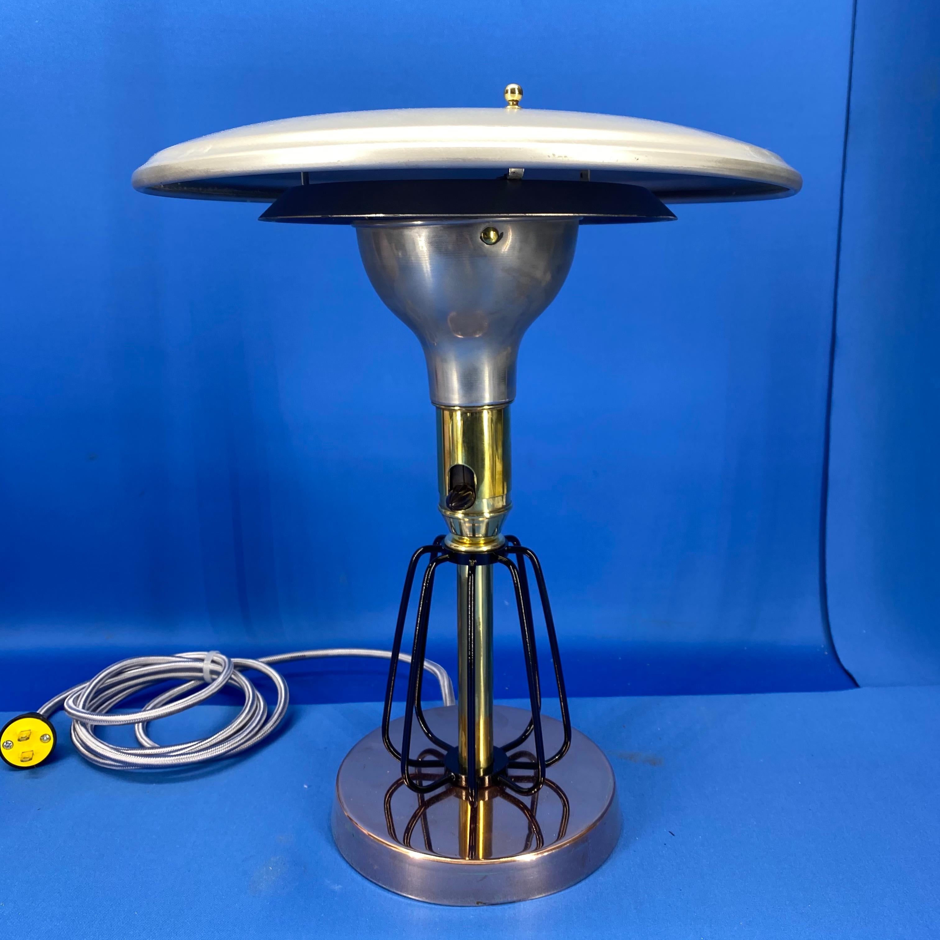 American Mid-Century Modern Brass and Chrome Desk Lamp In Good Condition In Haddonfield, NJ