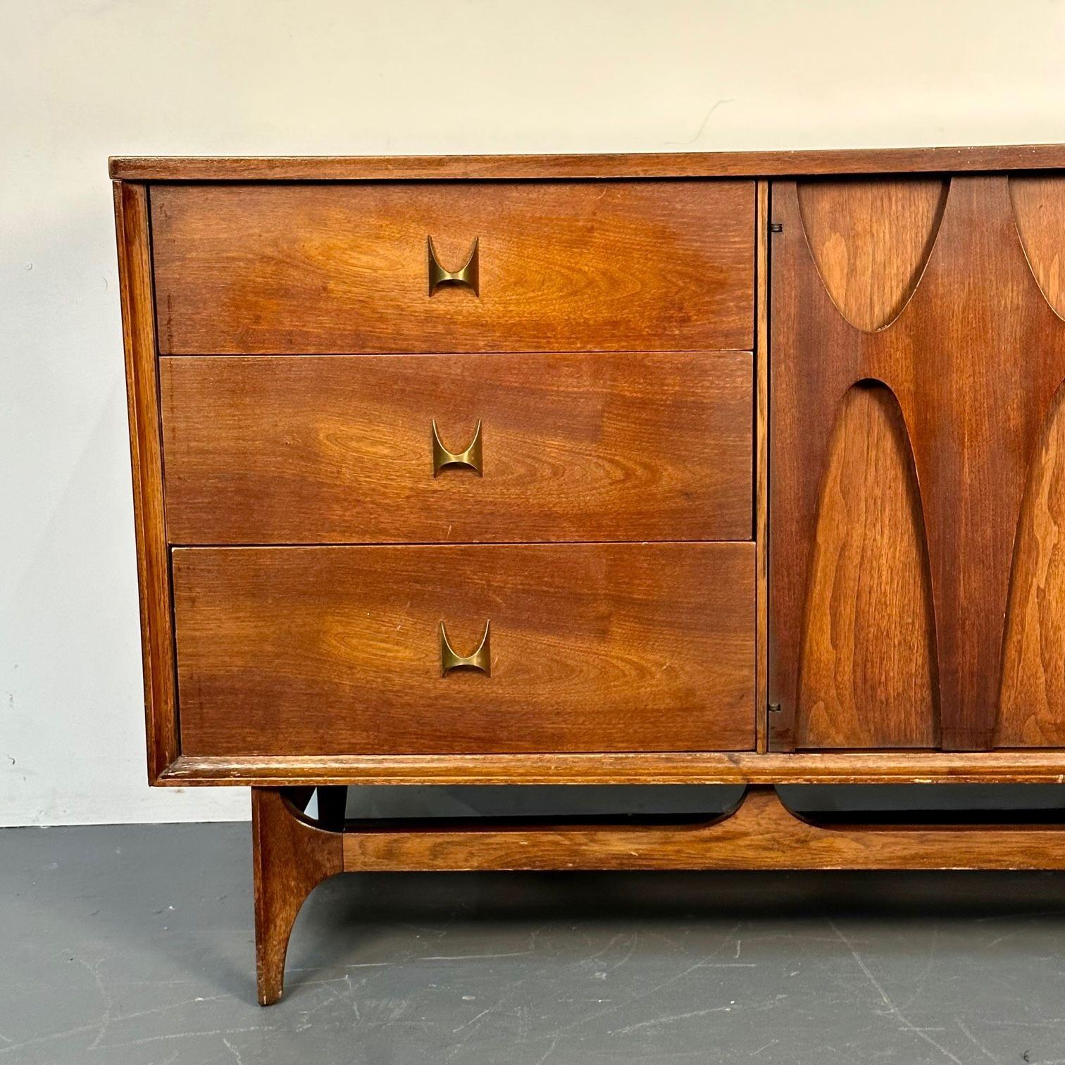 American Mid-Century Modern Broyhill Brasilia Dresser / Sideboard, Brutalist 1