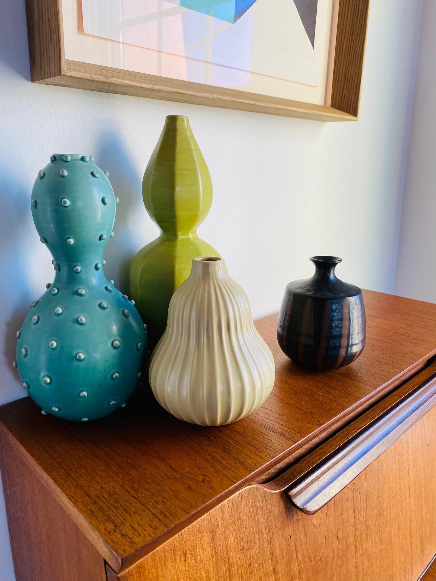 20th Century American Mid century Modern California Pottery Ceramic Vase For Sale