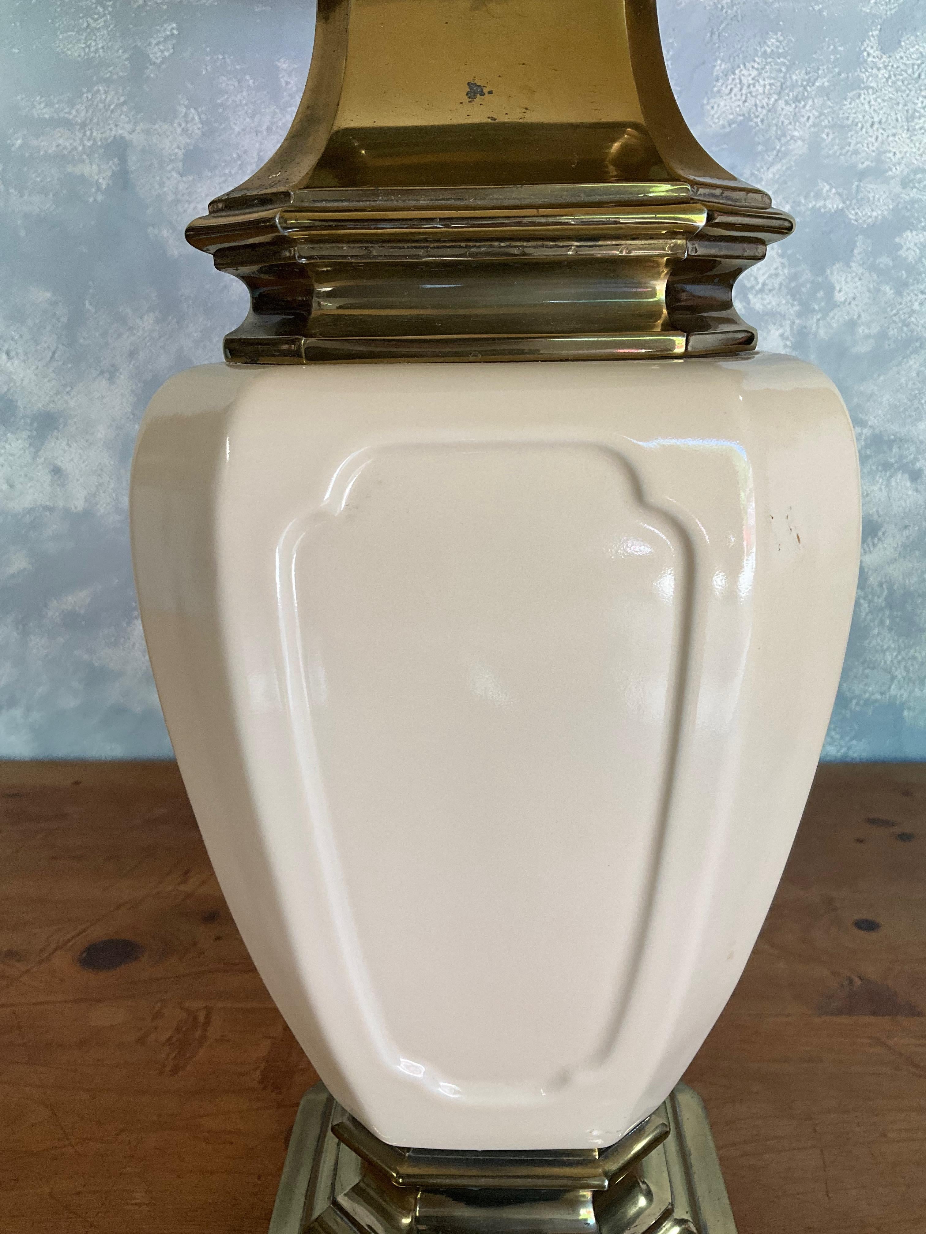 American Mid-Century Ceramic and Brass Stiffel Table Lamp In Good Condition For Sale In Buchanan, NY