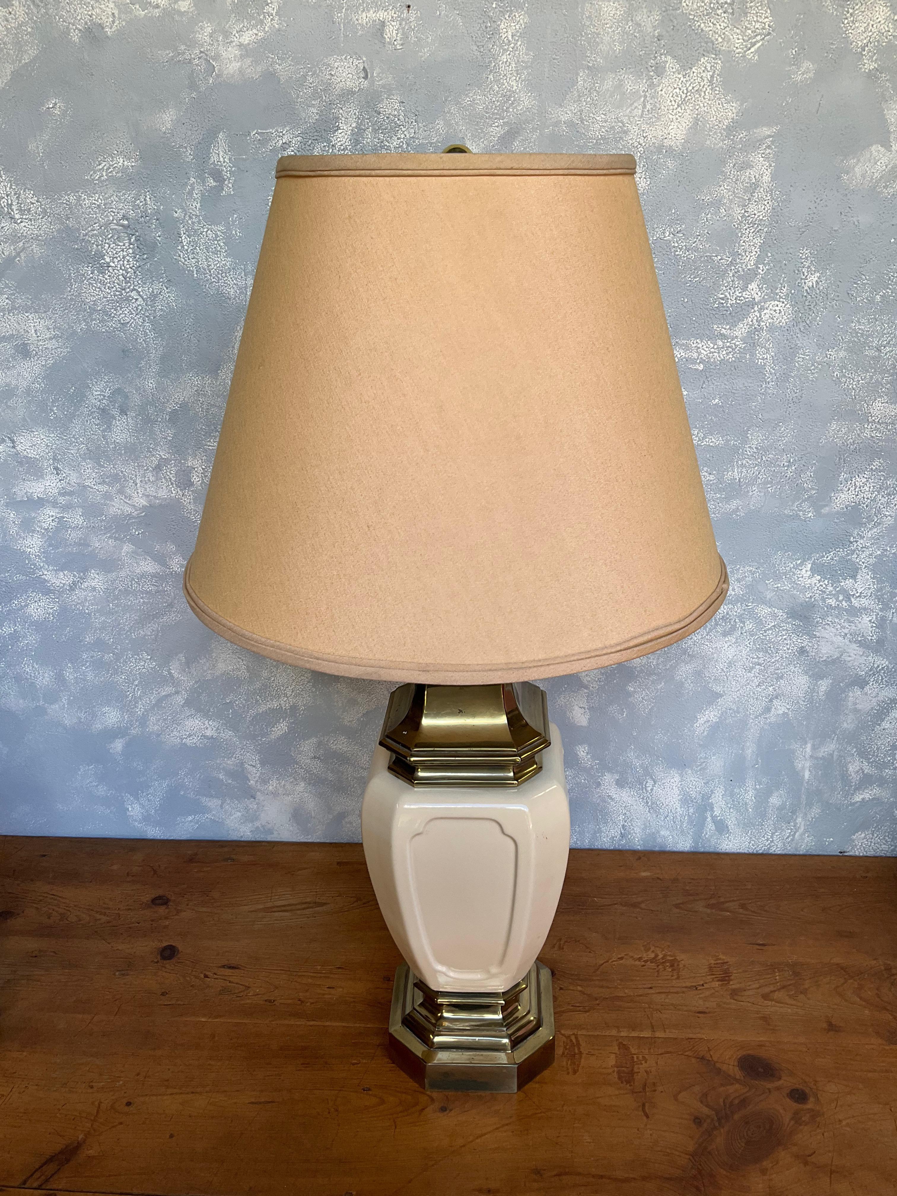 American Mid-Century Ceramic and Brass Stiffel Table Lamp For Sale 1