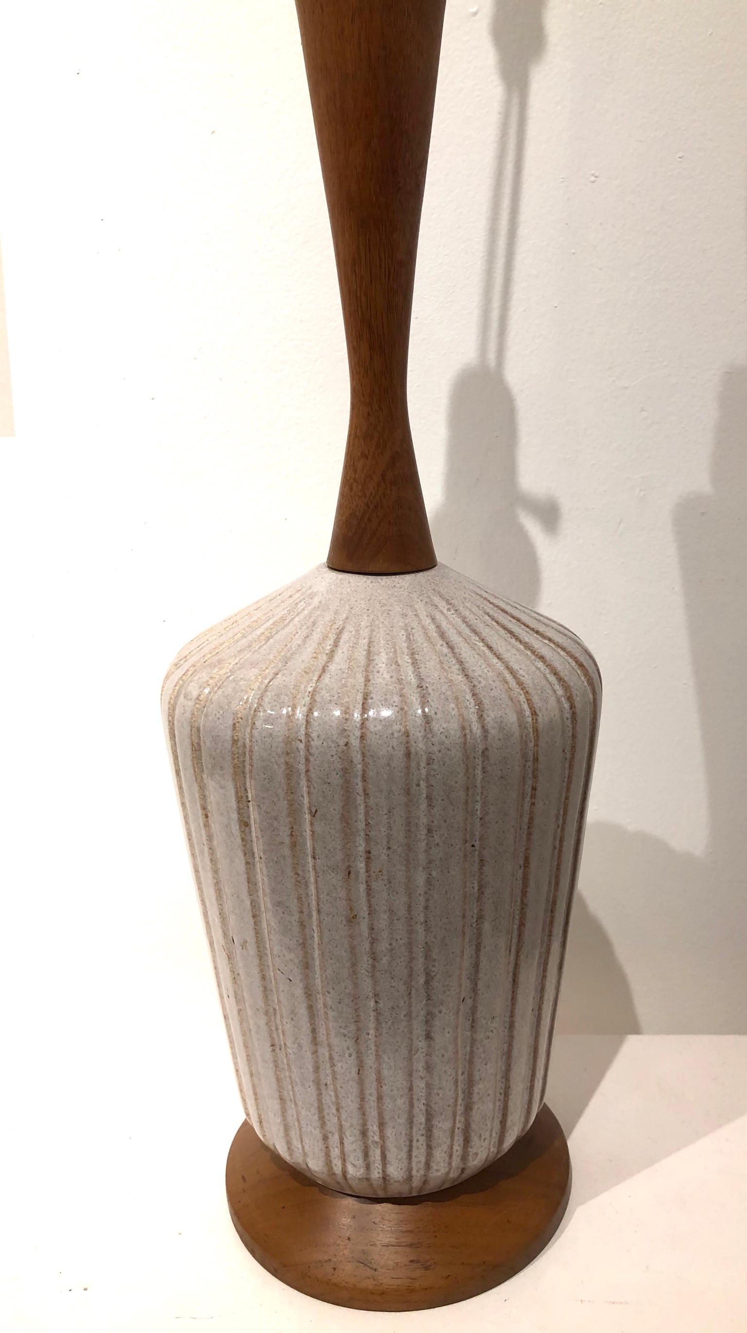 American Mid-Century Modern Ceramic Lamp with Walnut Accents In Excellent Condition In San Diego, CA