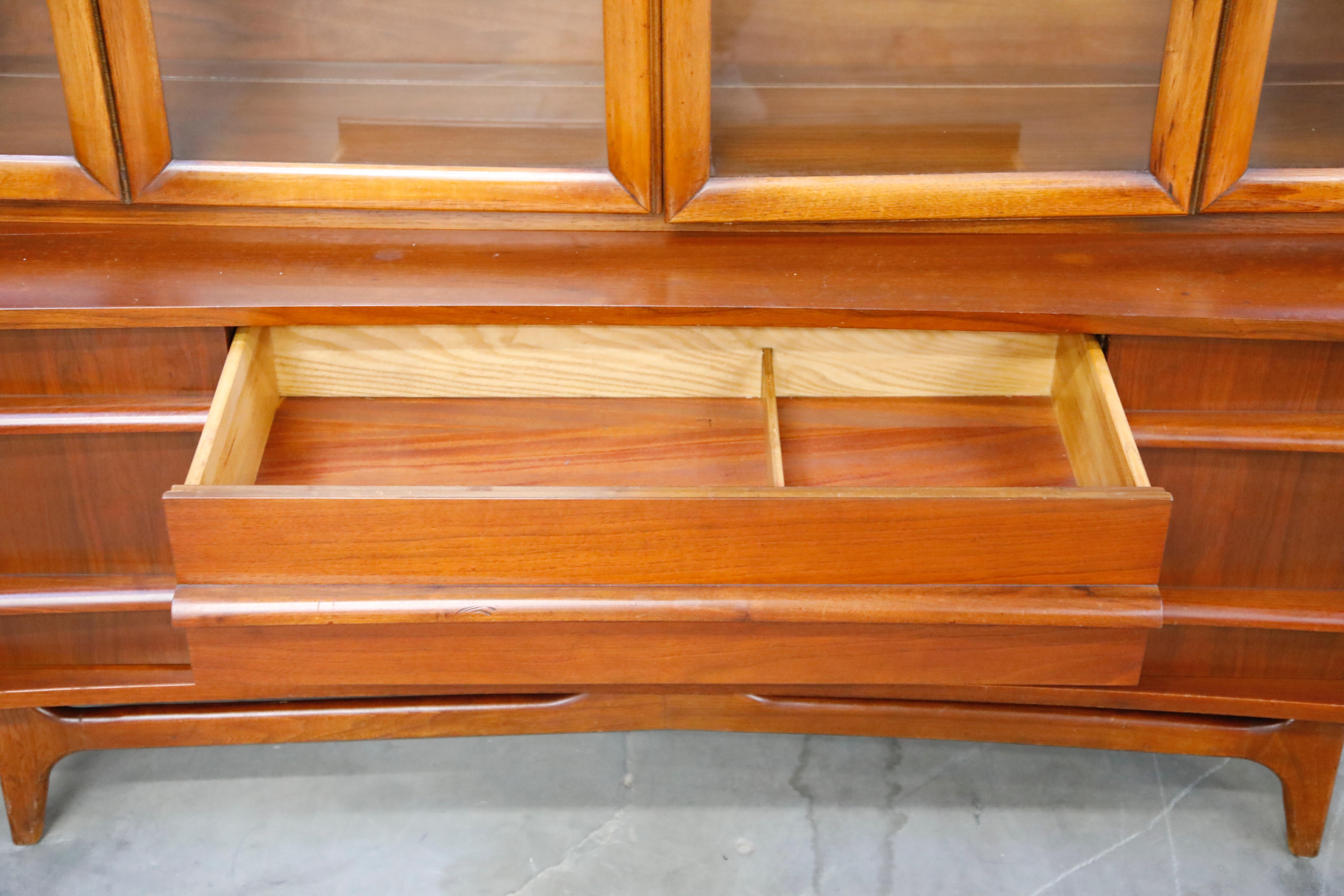 American Mid-Century Modern China Display Cabinet, circa 1950s 1