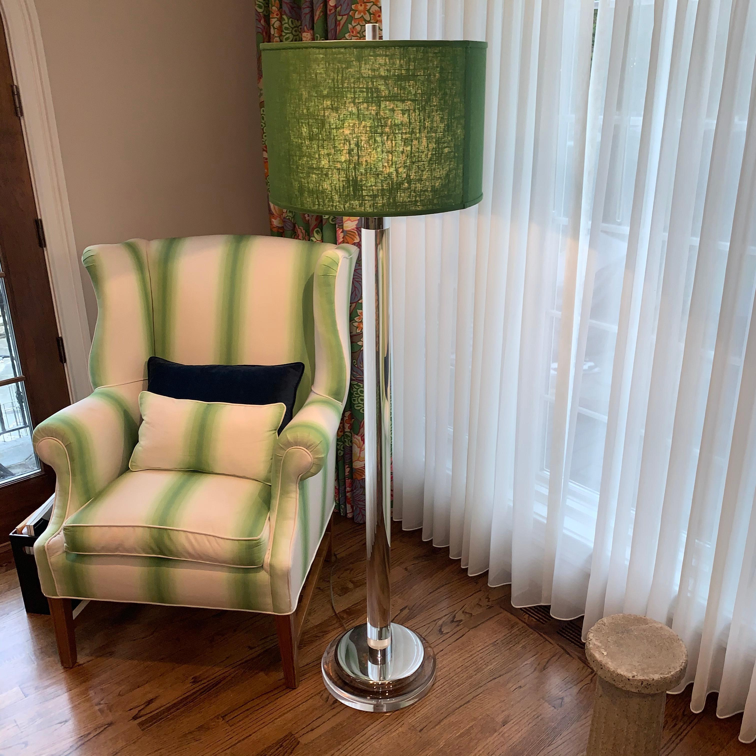 Mid-Century Modern Chrome And Lucite Column Floor Lamp For Sale 4