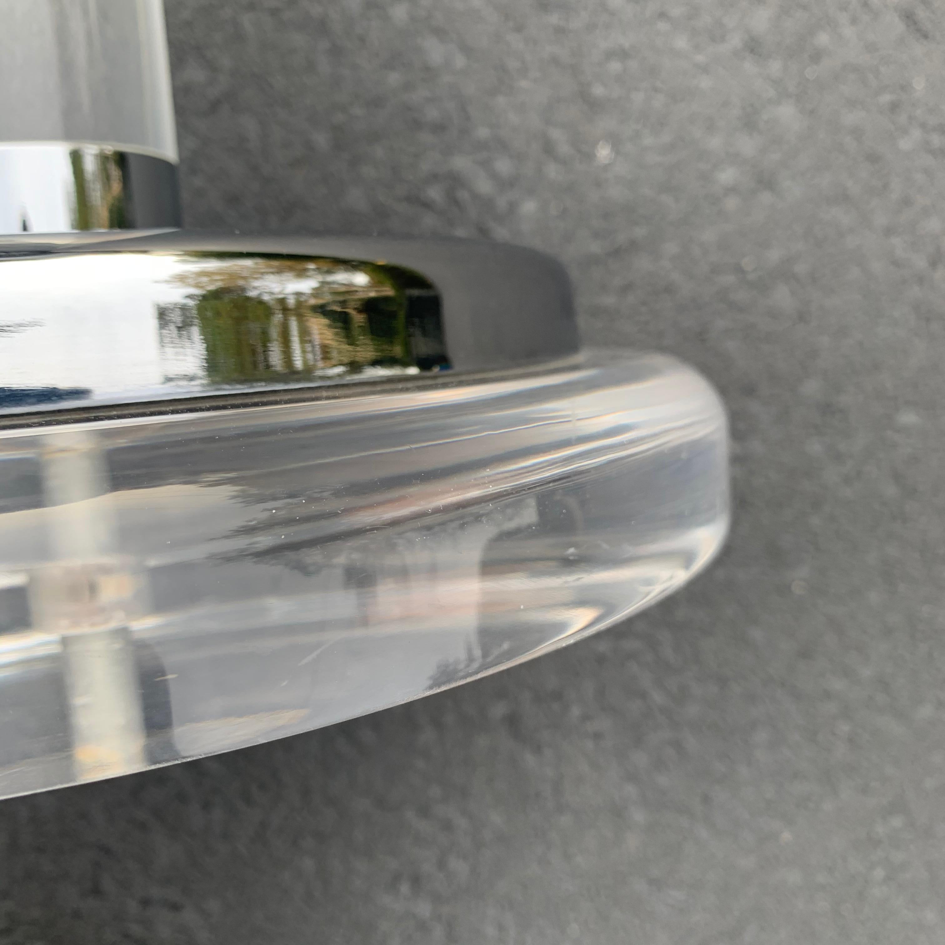 Lampada da terra a colonna in lucite e cromo moderna del metà secolo in vendita 3