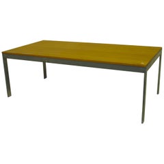 Table basse américaine en bois et chrome de style mi-siècle moderne