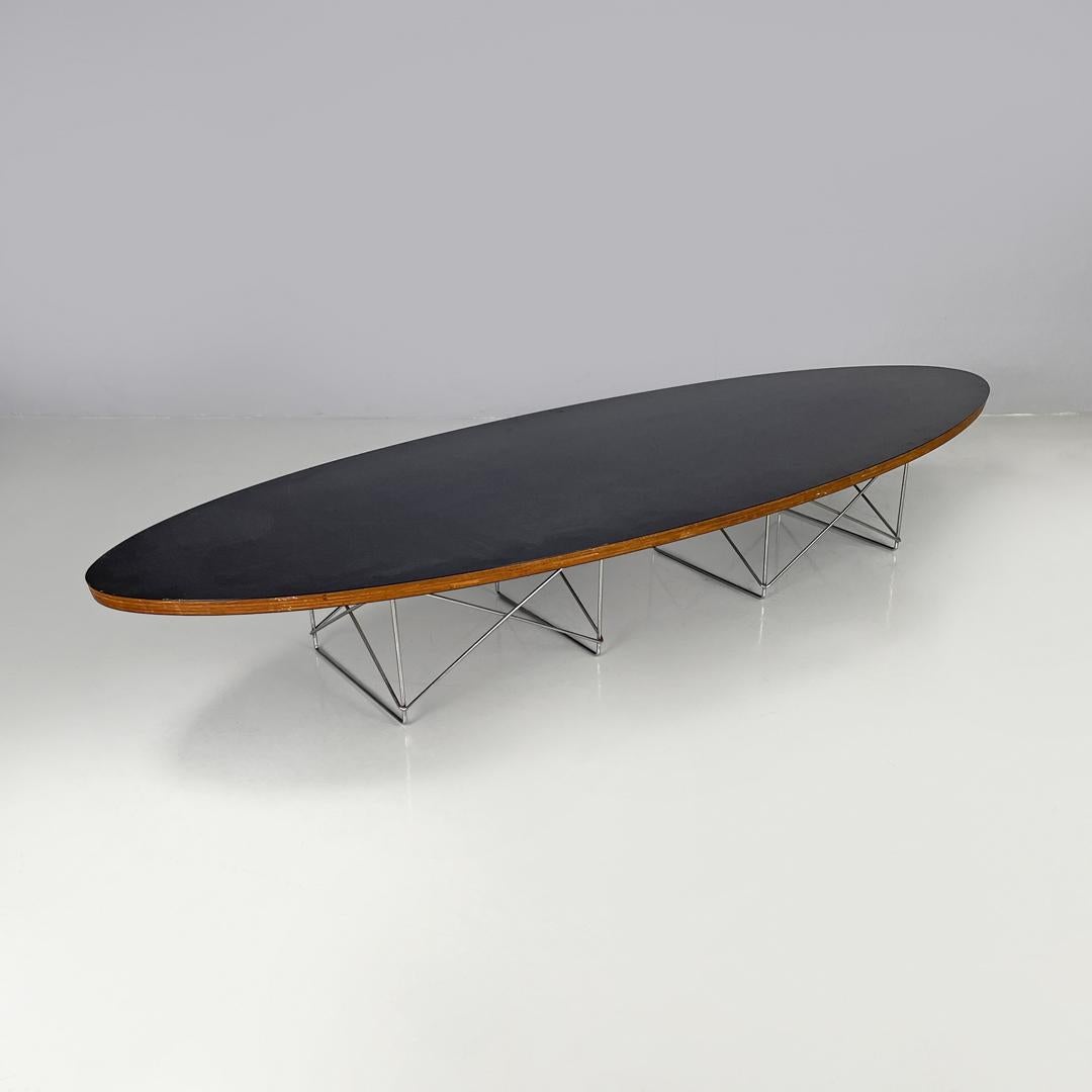 Table basse américaine moderne du milieu du siècle ETR par Eames pour Herman Miller, années 1960
Table basse mod. ETR avec plateau ovale en bois recouvert de stratifié noir. Le sommet allongé rappelle la forme d'une planche de surf. La structure