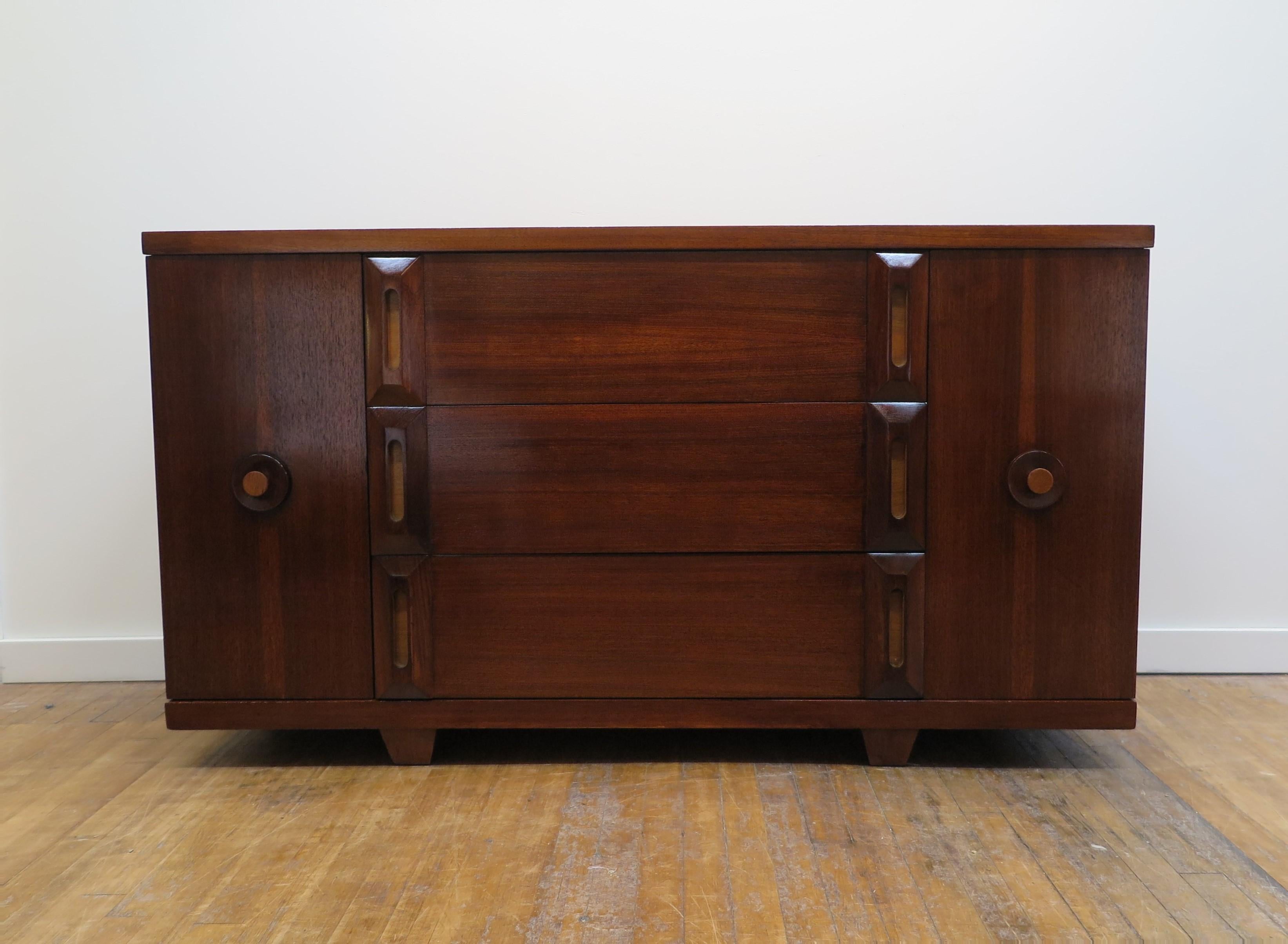 American Mid-Century Modern Credenza - Sideboard. An early 1950s American Mid-Century Modern Credenza - Sideboard that can also be used as a Dresser by American of Martinsville. Very nice piece in very good restored condition. This piece is of the