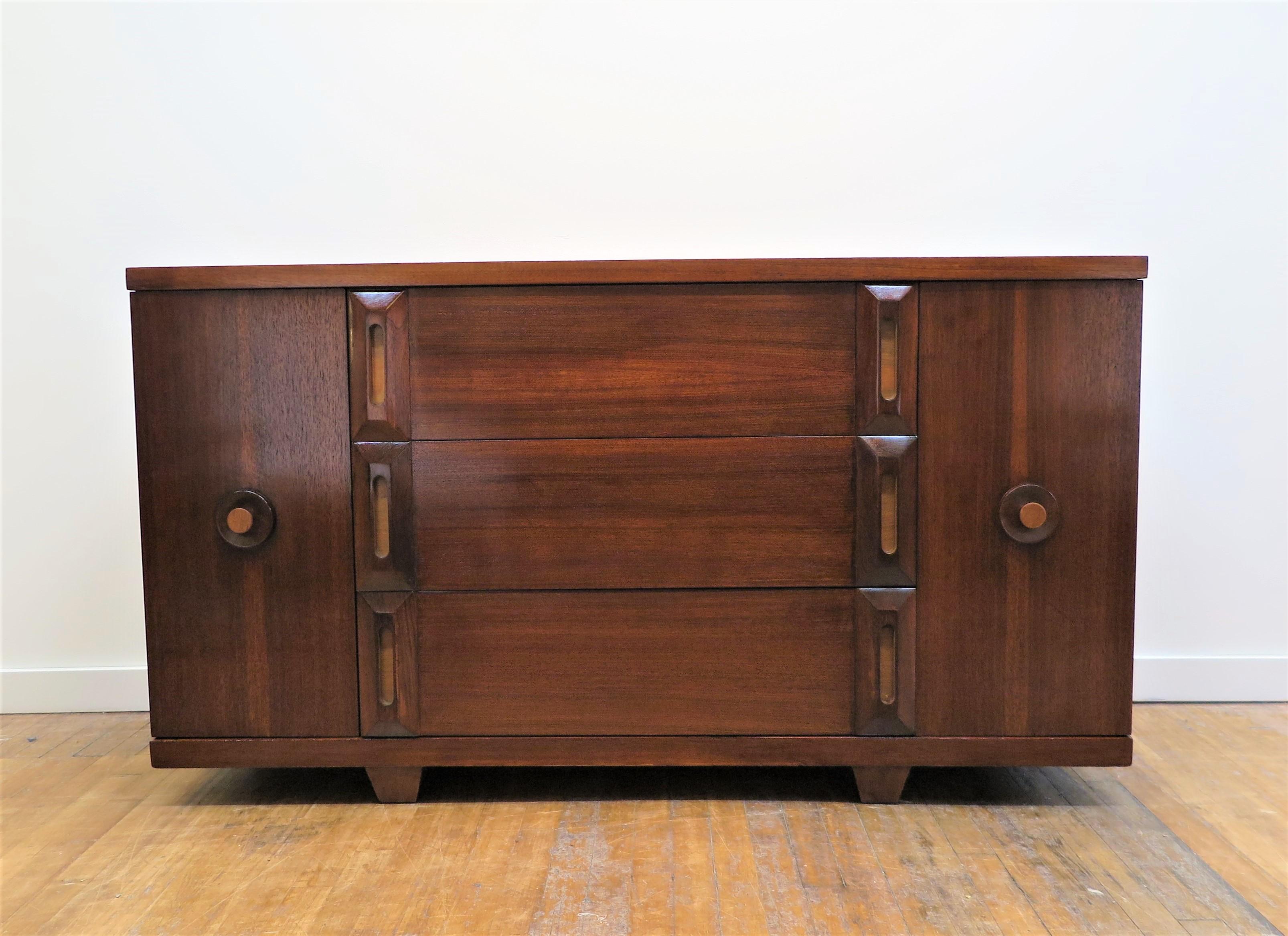 American Mid-Century Modern Credenza In Good Condition In New York, NY