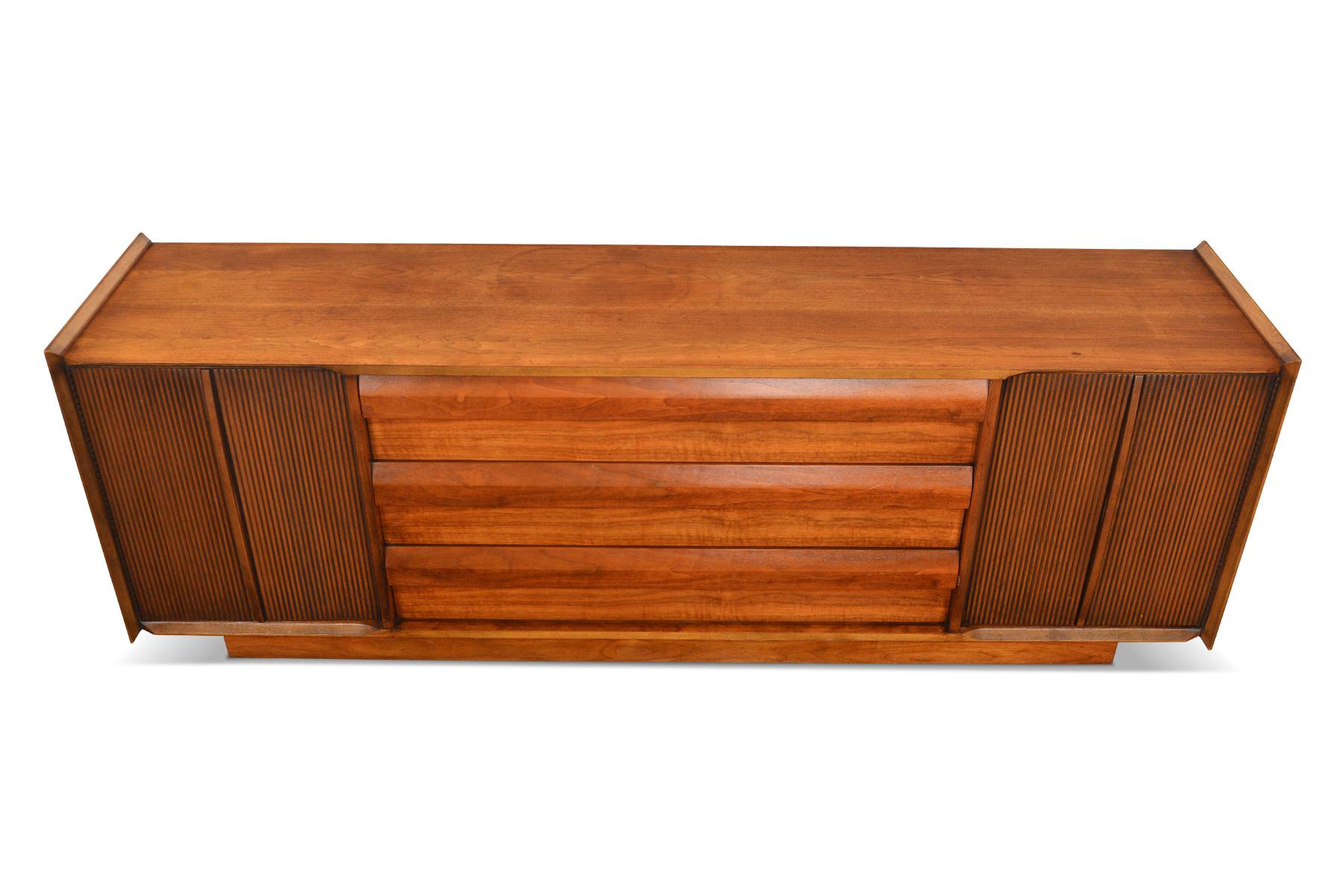 Origin: USA
Designer: Unknown
Manufacturer: Lane
Era: 1960s
Materials: walnut
Measurements: 80? wide, 18