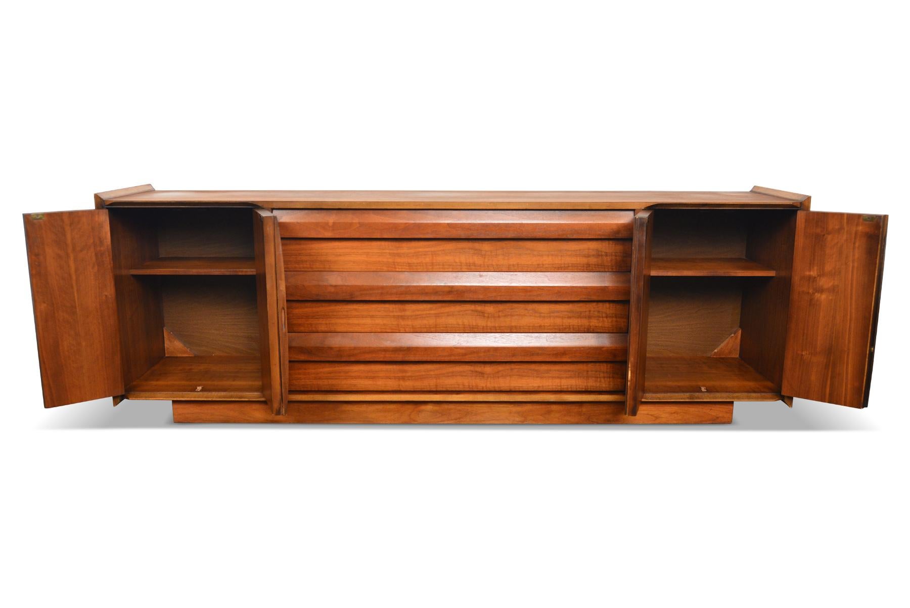 American Mid-Century Modern Credenza in Walnut 1