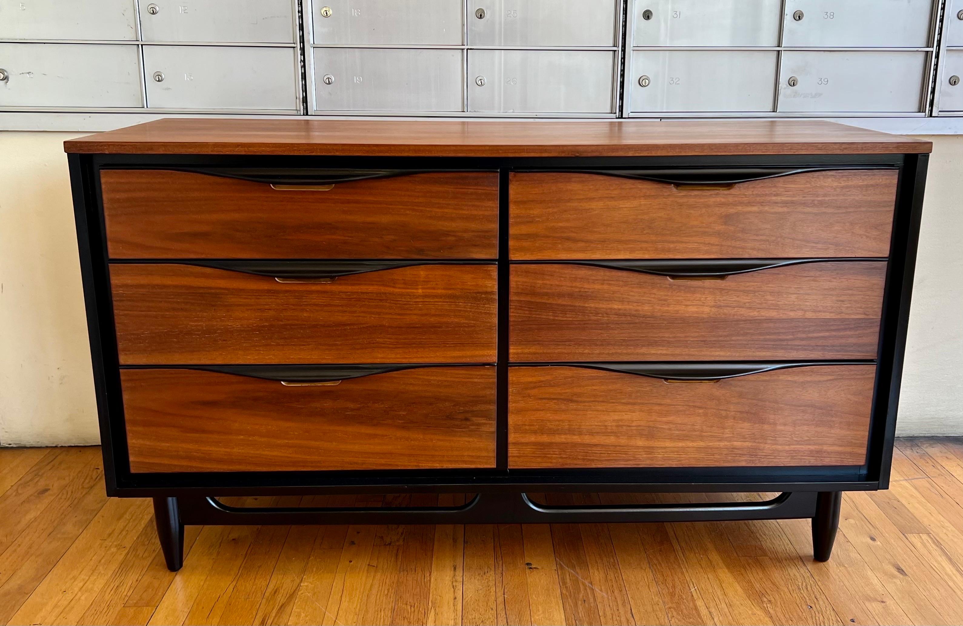 Beautiful 6-drawer dresser by Huntley quality furniture, freshly refinished in walnut with black lacquer accents great condition solid construction elegant and unique.