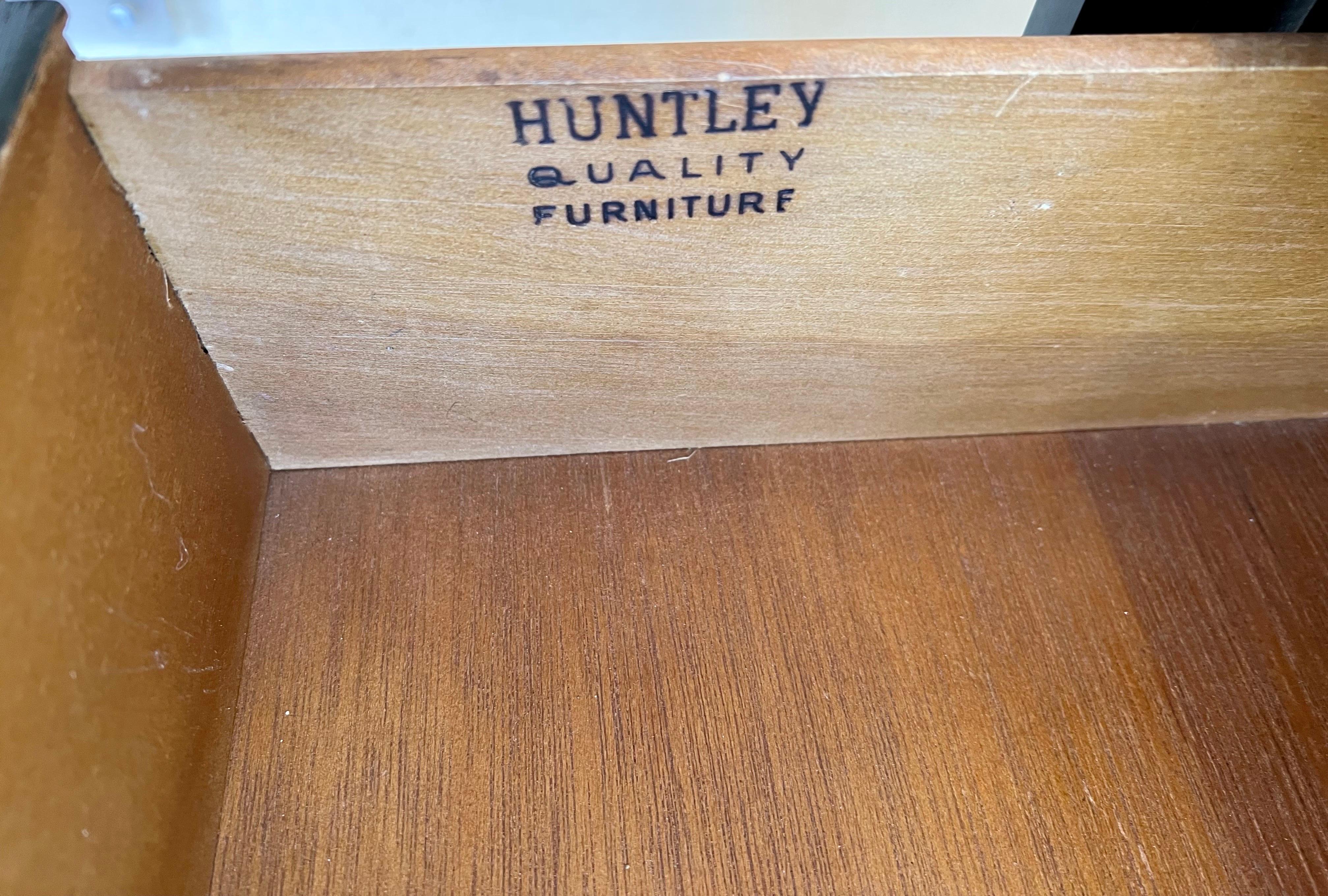 American Mid-Century Modern Dresser by Huntley in Walnut In Excellent Condition In San Diego, CA