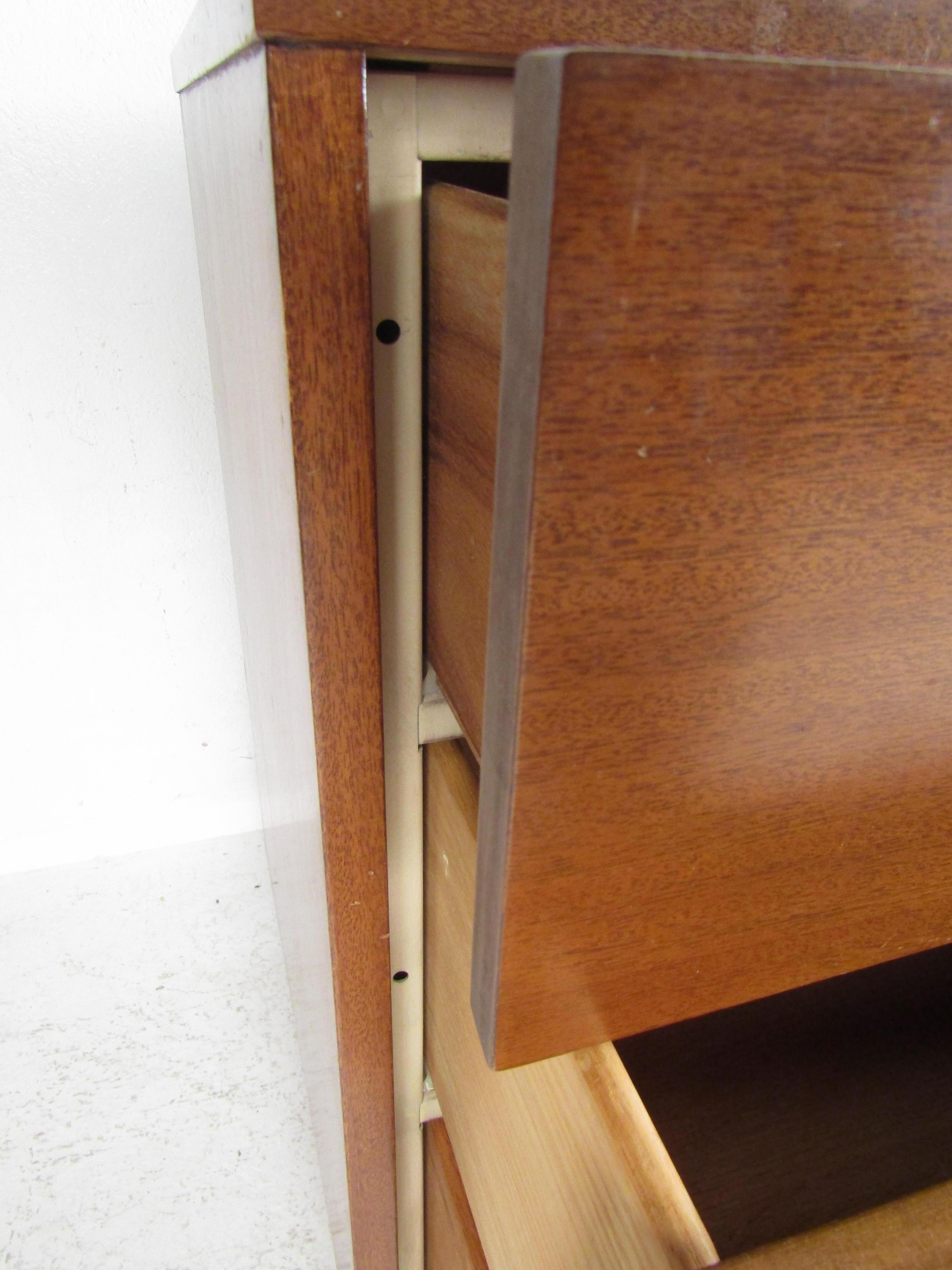 American Mid-Century Modern Dresser by R-Way For Sale 1