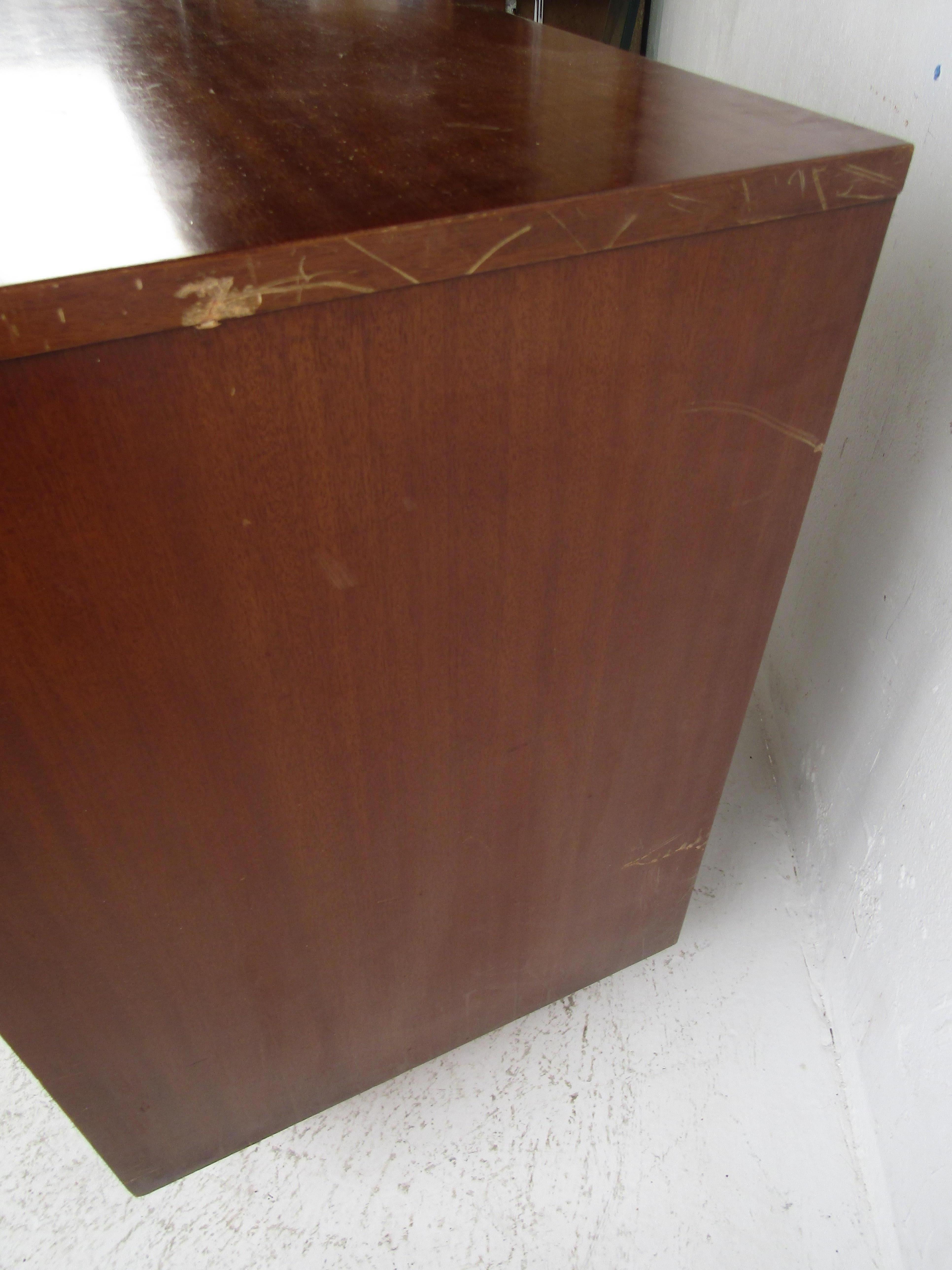 American Mid-Century Modern Dresser by R-Way For Sale 8