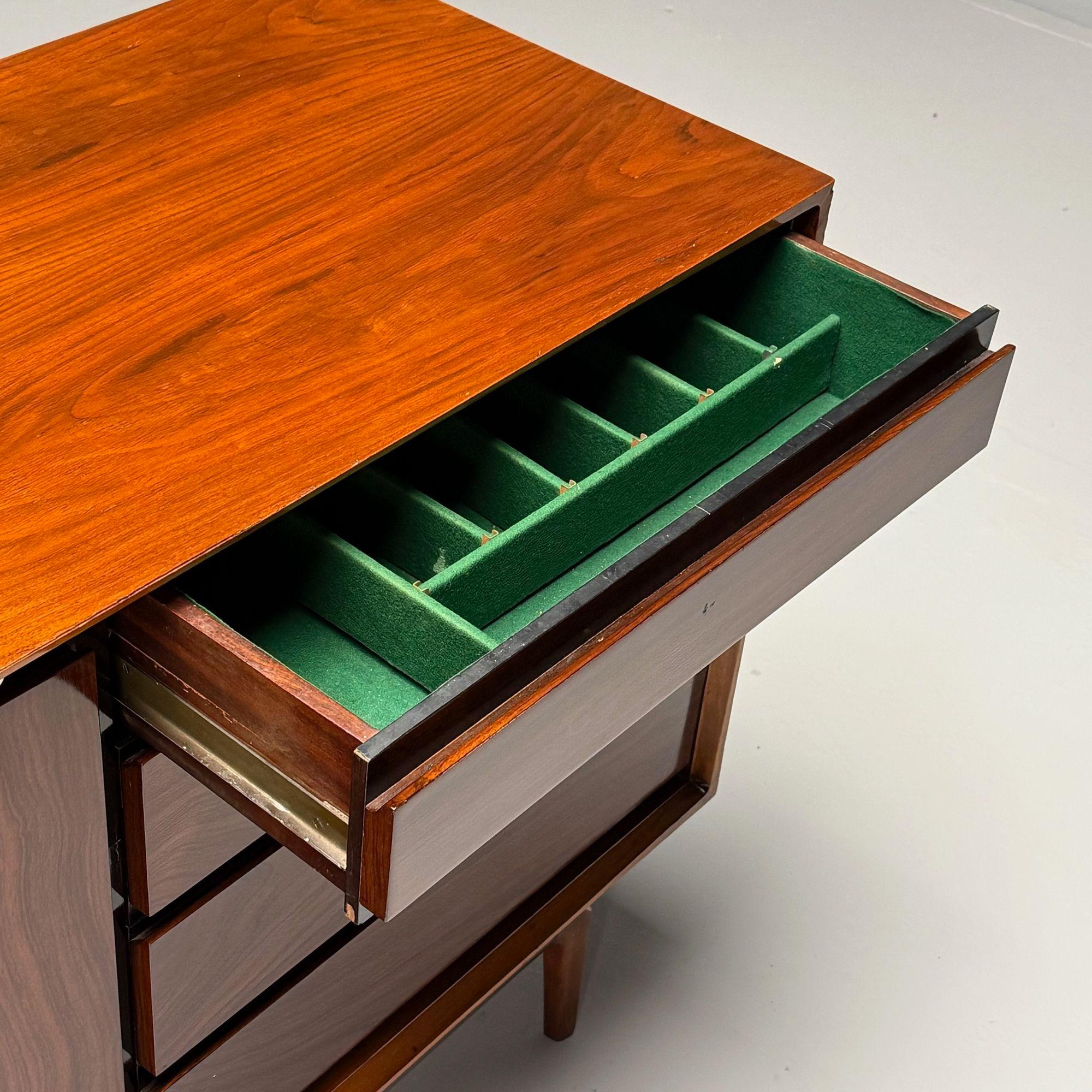 American Mid-Century Modern, Dresser, Rosewood, Walnut, United States, 1950s For Sale 6