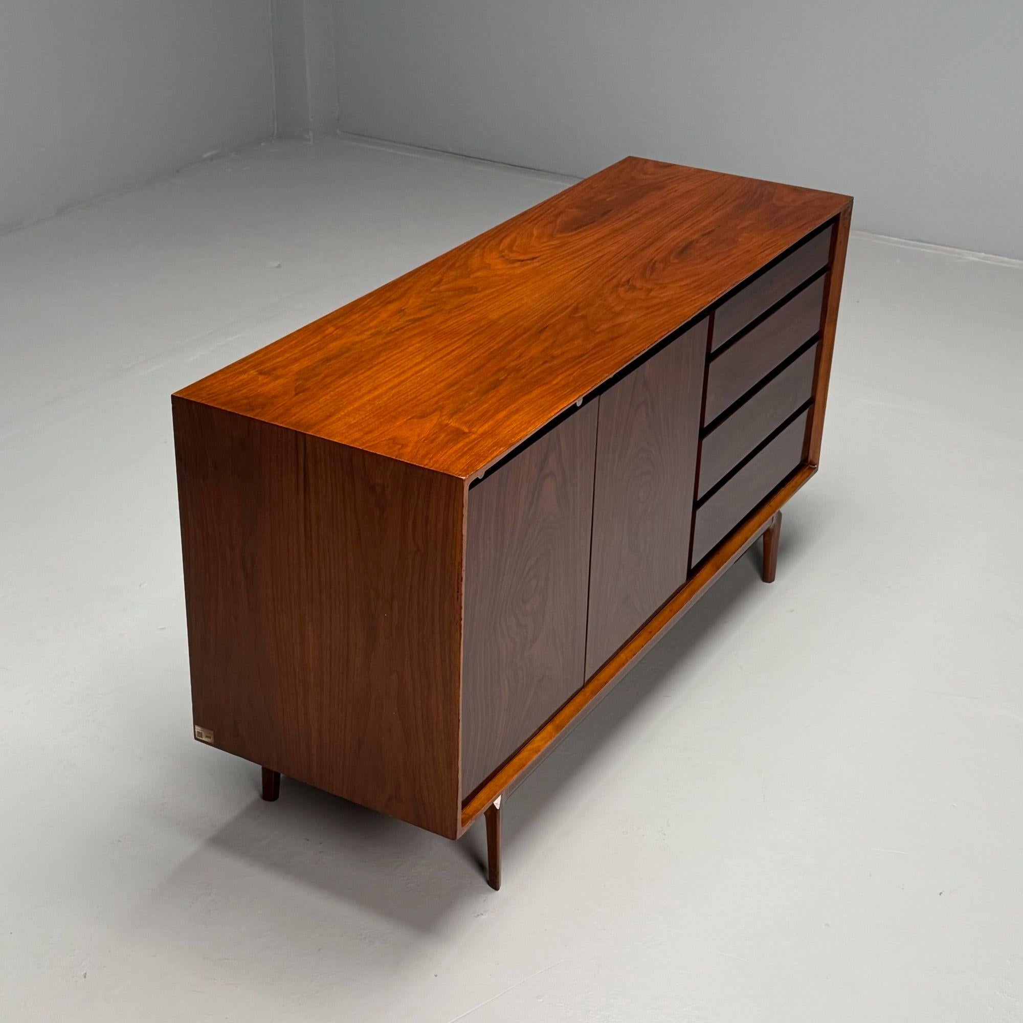 American Mid-Century Modern, Dresser, Rosewood, Walnut, United States, 1950s For Sale 3
