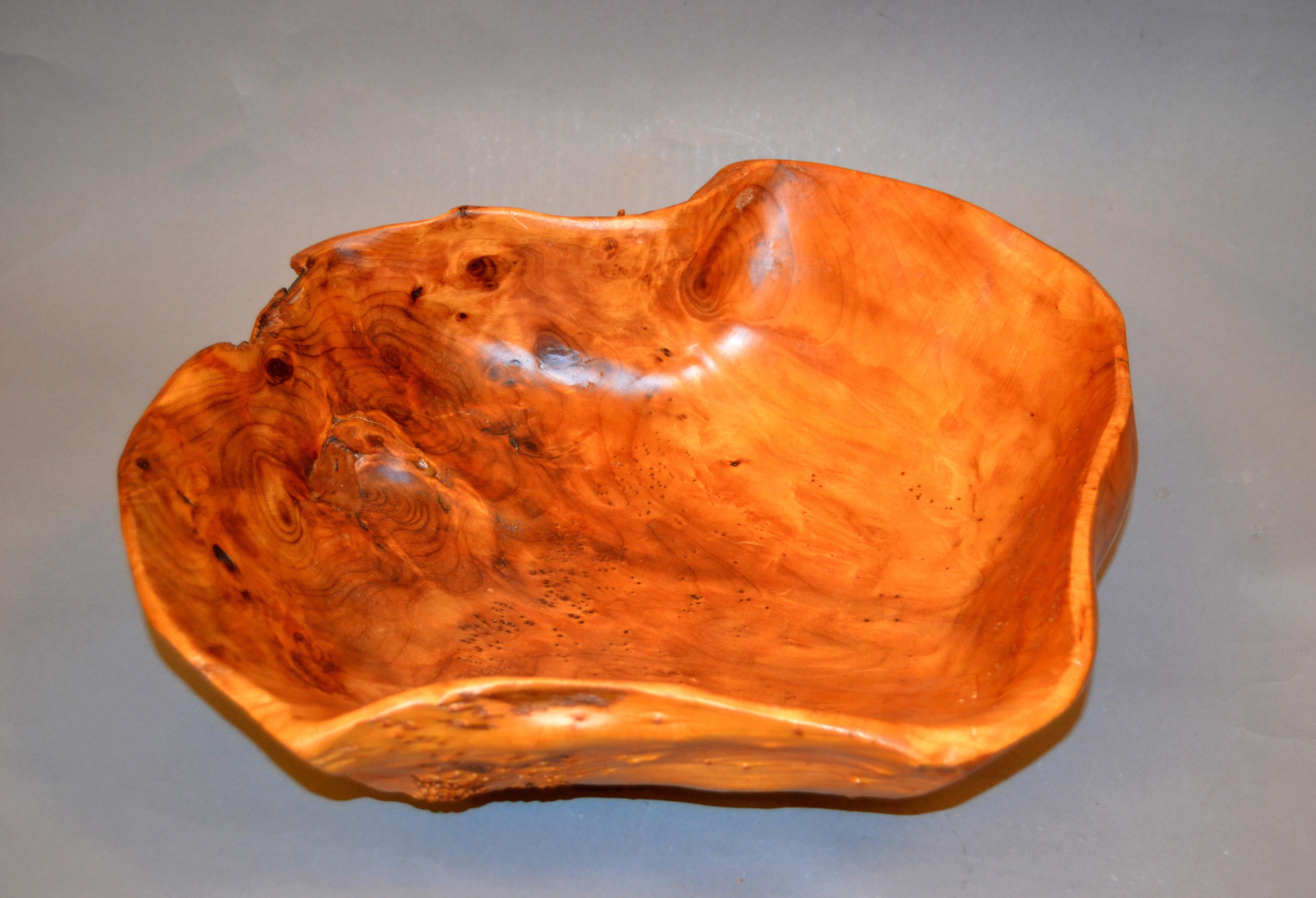 American Mid-Century Modern Handcrafted Olive Wood Decorative Bowl, Centerpiece In Good Condition In Miami, FL