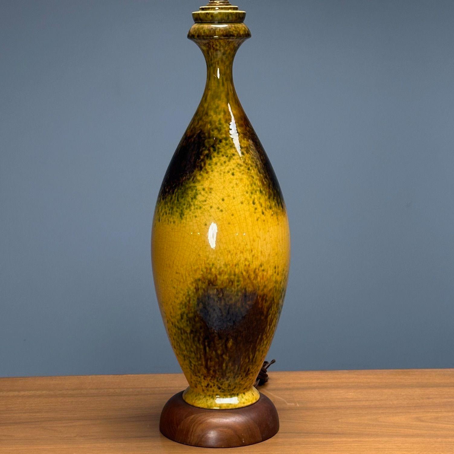 Grandes lampes de bureau américaines modernes du milieu du siècle dernier, céramique émaillée, jaune, tissu en vente 2