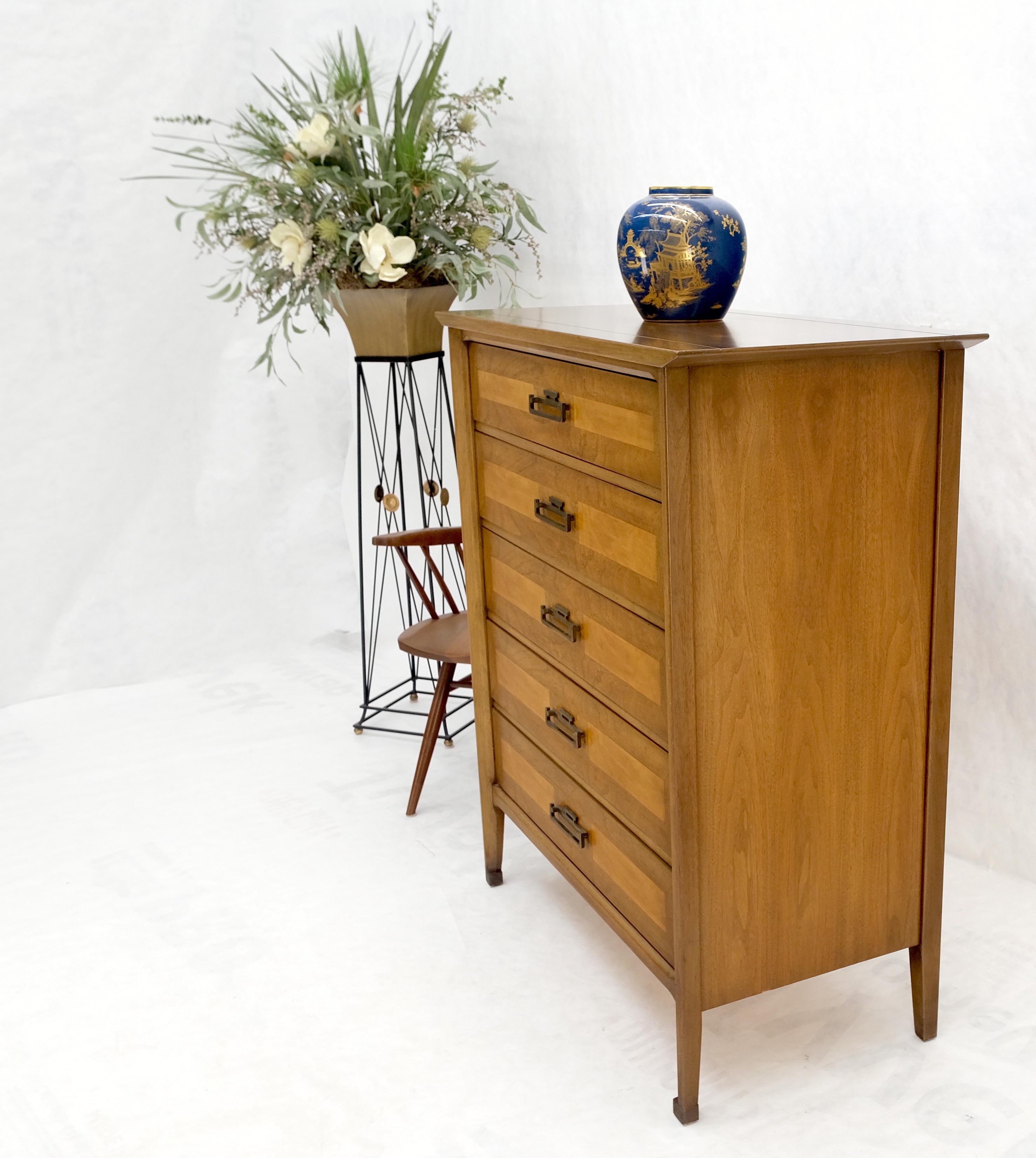 American Mid-Century Modern Light Walnut Heavy Brass Drop Pulls 5 Drawer Chest For Sale 5