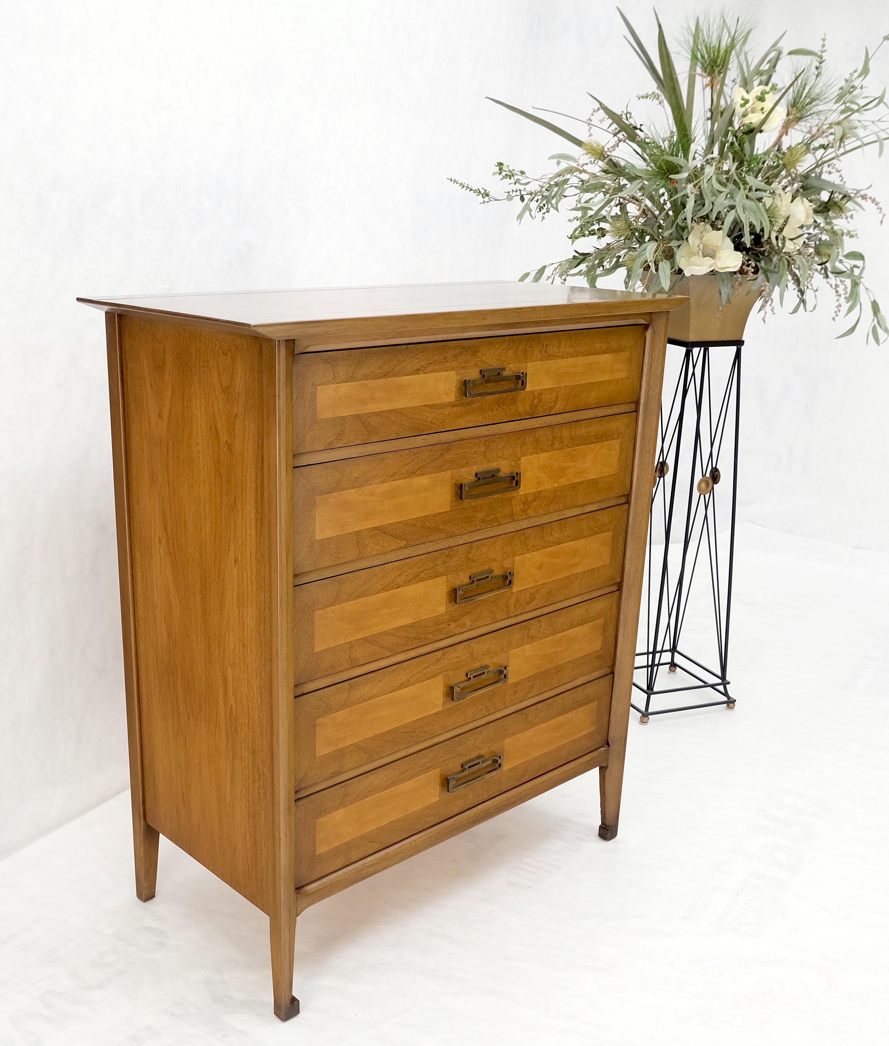 American Mid-Century Modern Light Walnut Heavy Brass Drop Pulls 5 Drawer Chest In Good Condition For Sale In Rockaway, NJ