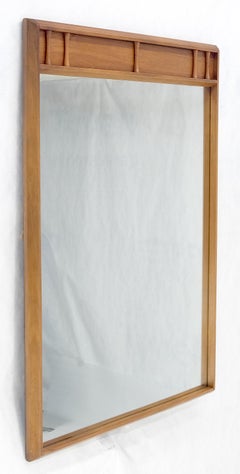 Miroir rectangulaire en noyer clair de style américain Mid Century Modern MINT !