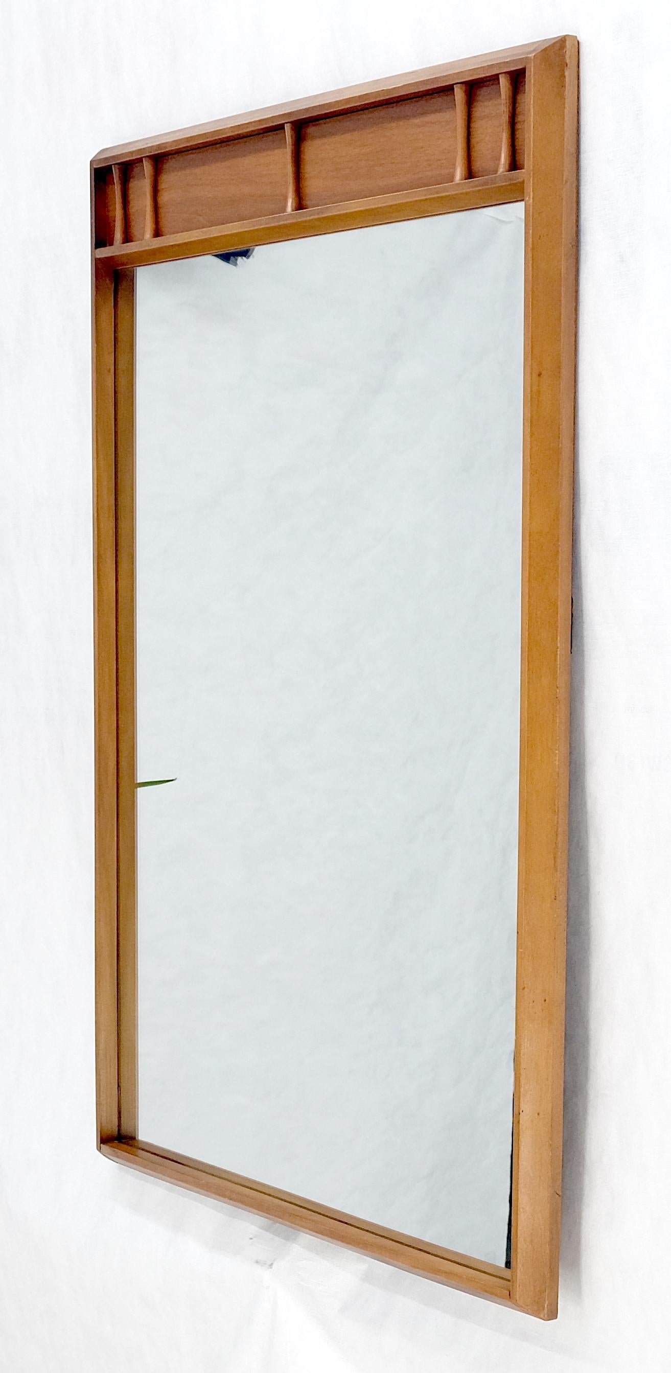 American Mid Century Modern Light Walnut Rectangle Wall Mirror MINT! (Moderne der Mitte des Jahrhunderts) im Angebot