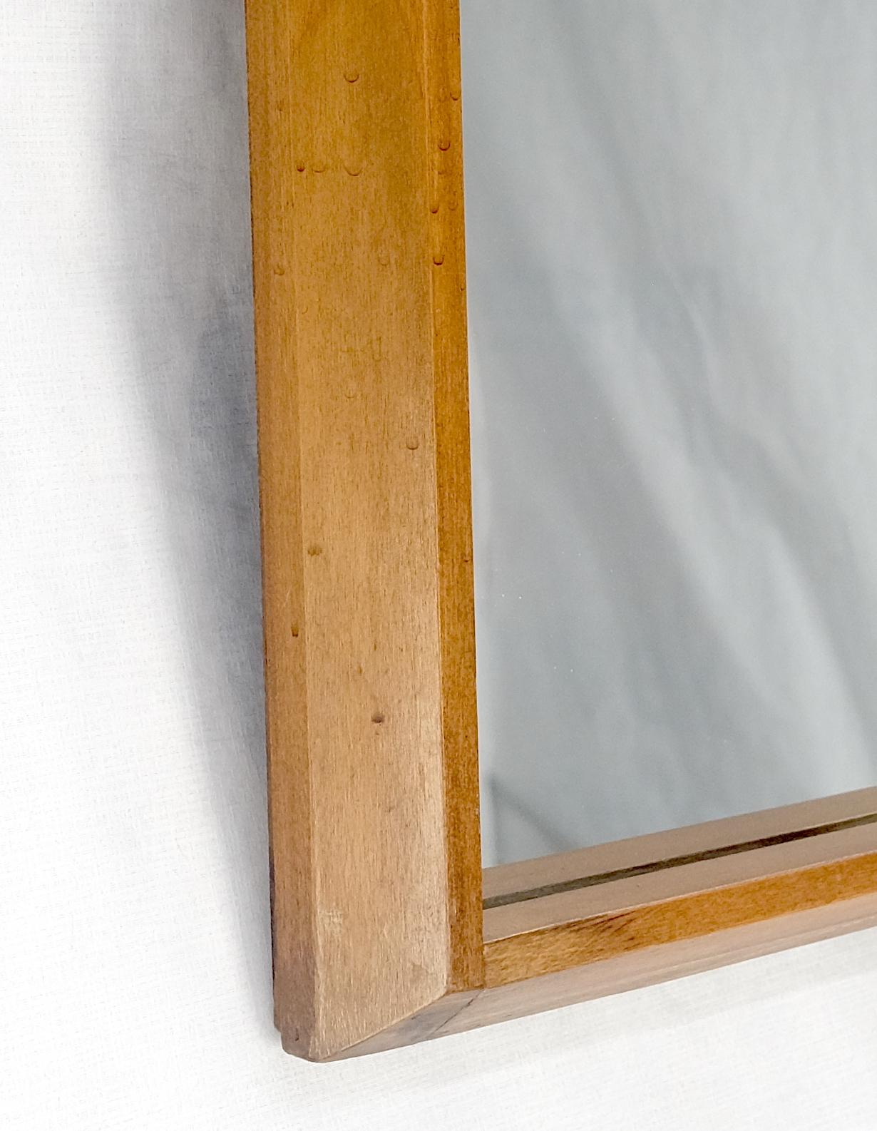 American Mid Century Modern Light Walnut Rectangle Wall Mirror MINT! (amerikanisch) im Angebot