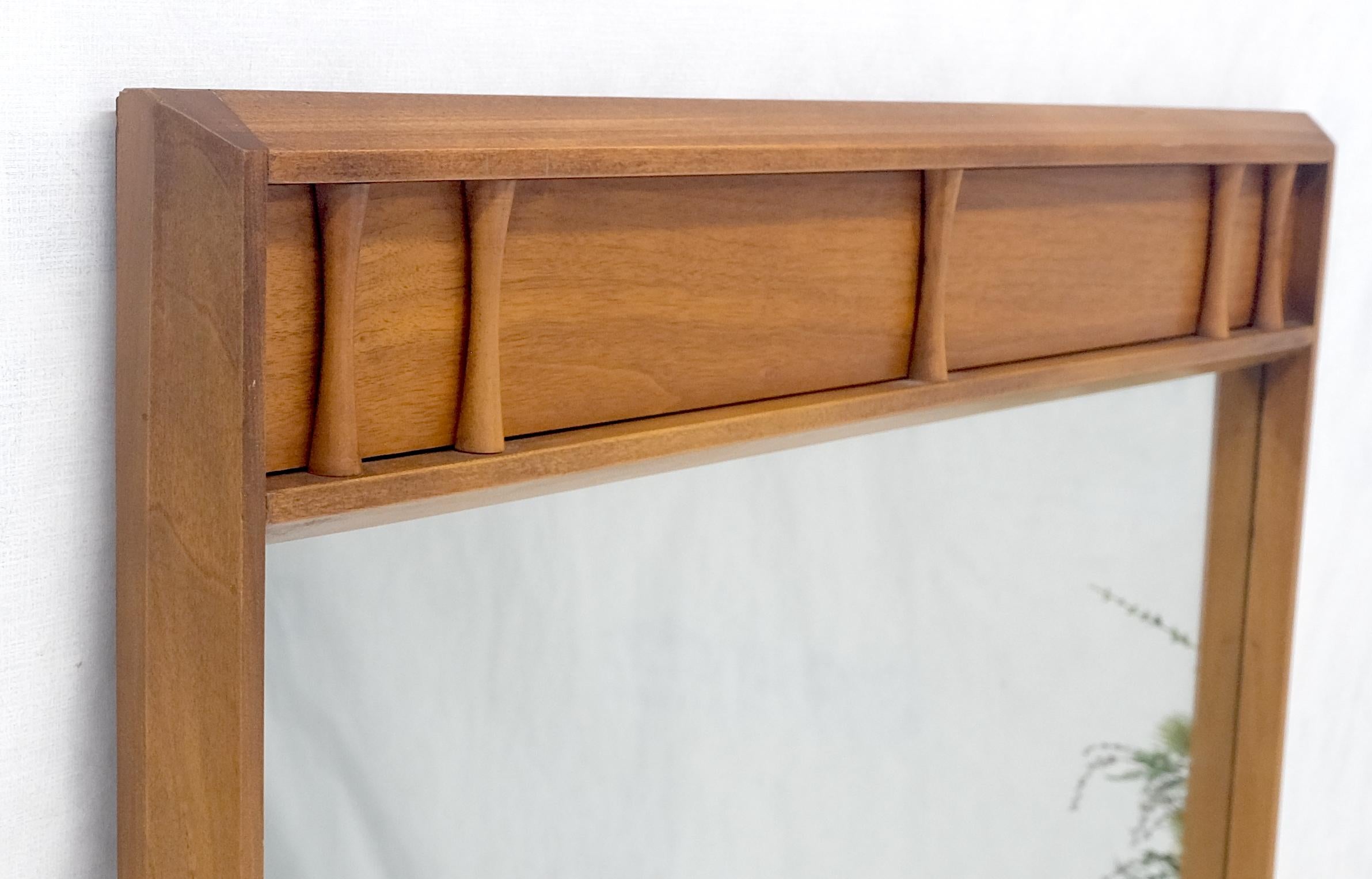 American Mid Century Modern Light Walnut Rectangle Wall Mirror MINT! im Zustand „Gut“ im Angebot in Rockaway, NJ