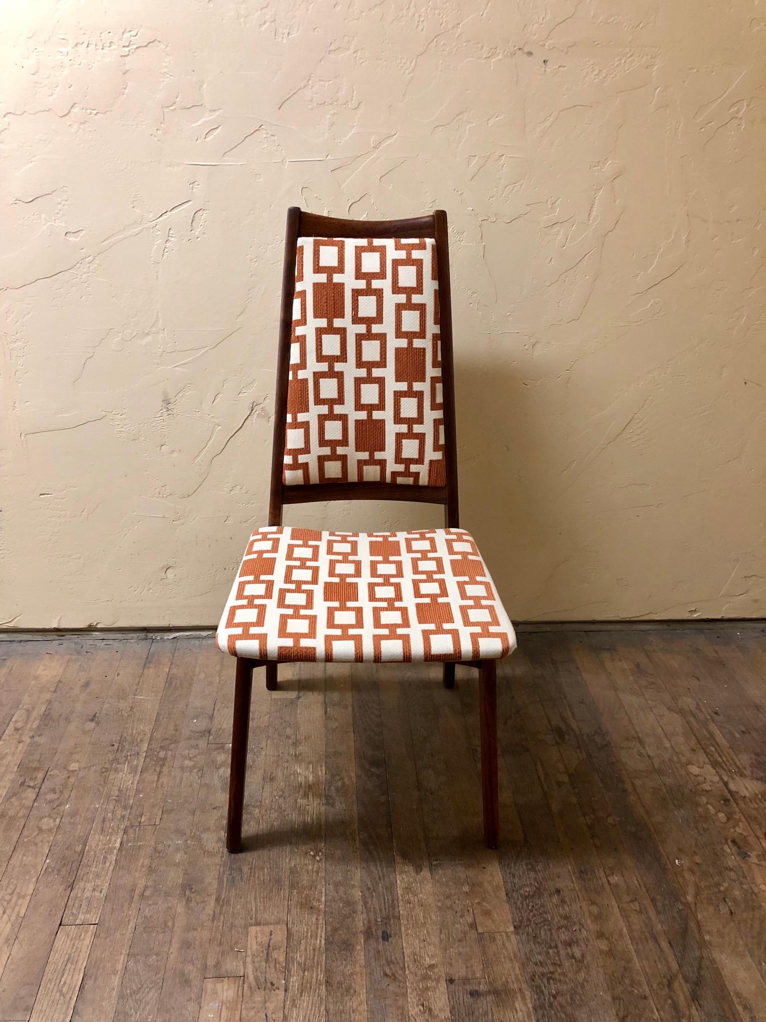 American Mid-Century Modern Pair of Tall Back Walnut Frames Chairs 1
