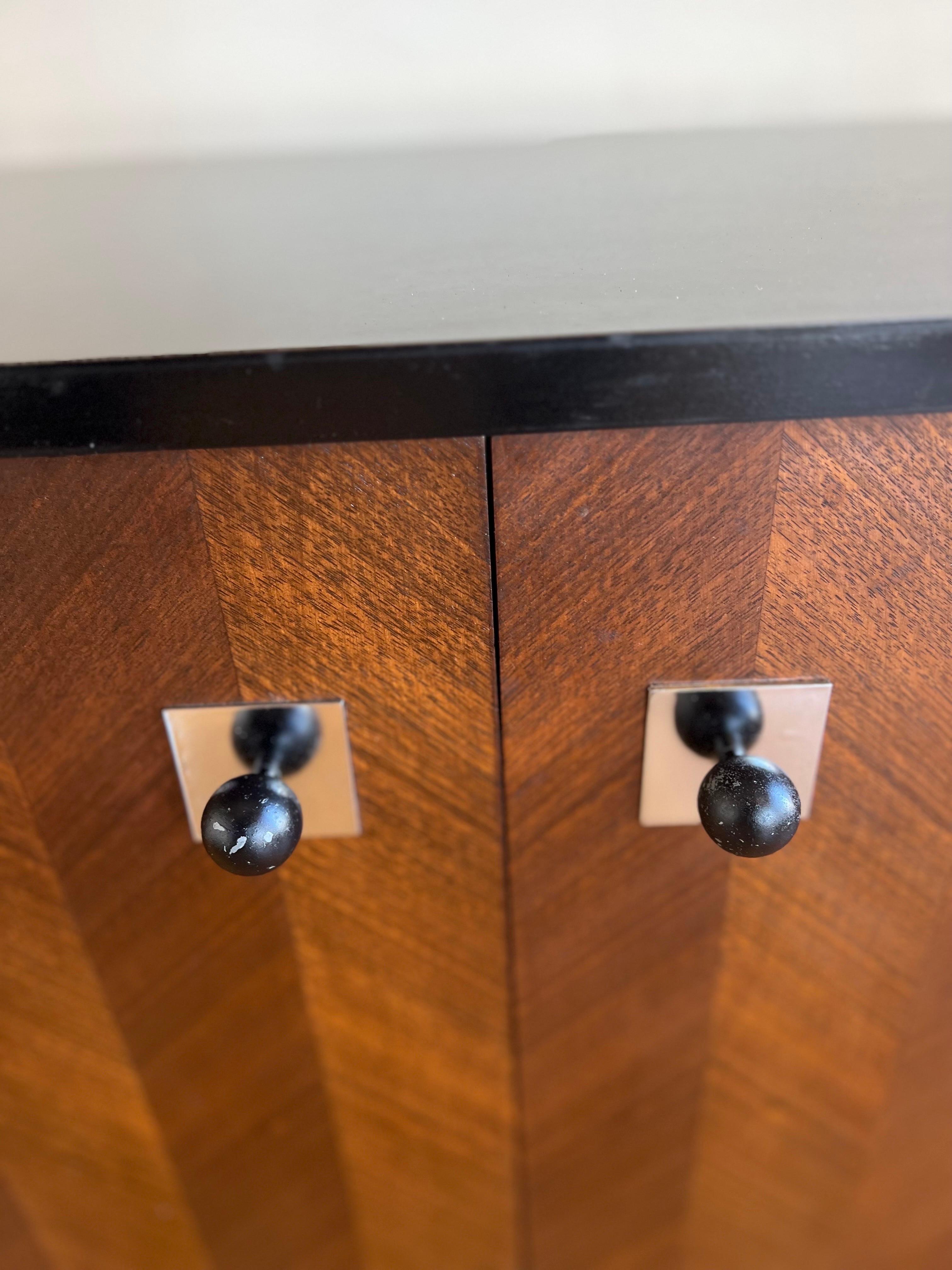 American Mid-Century Modern Pair of Walnut/Laminate Night Stands by Thomasville 3