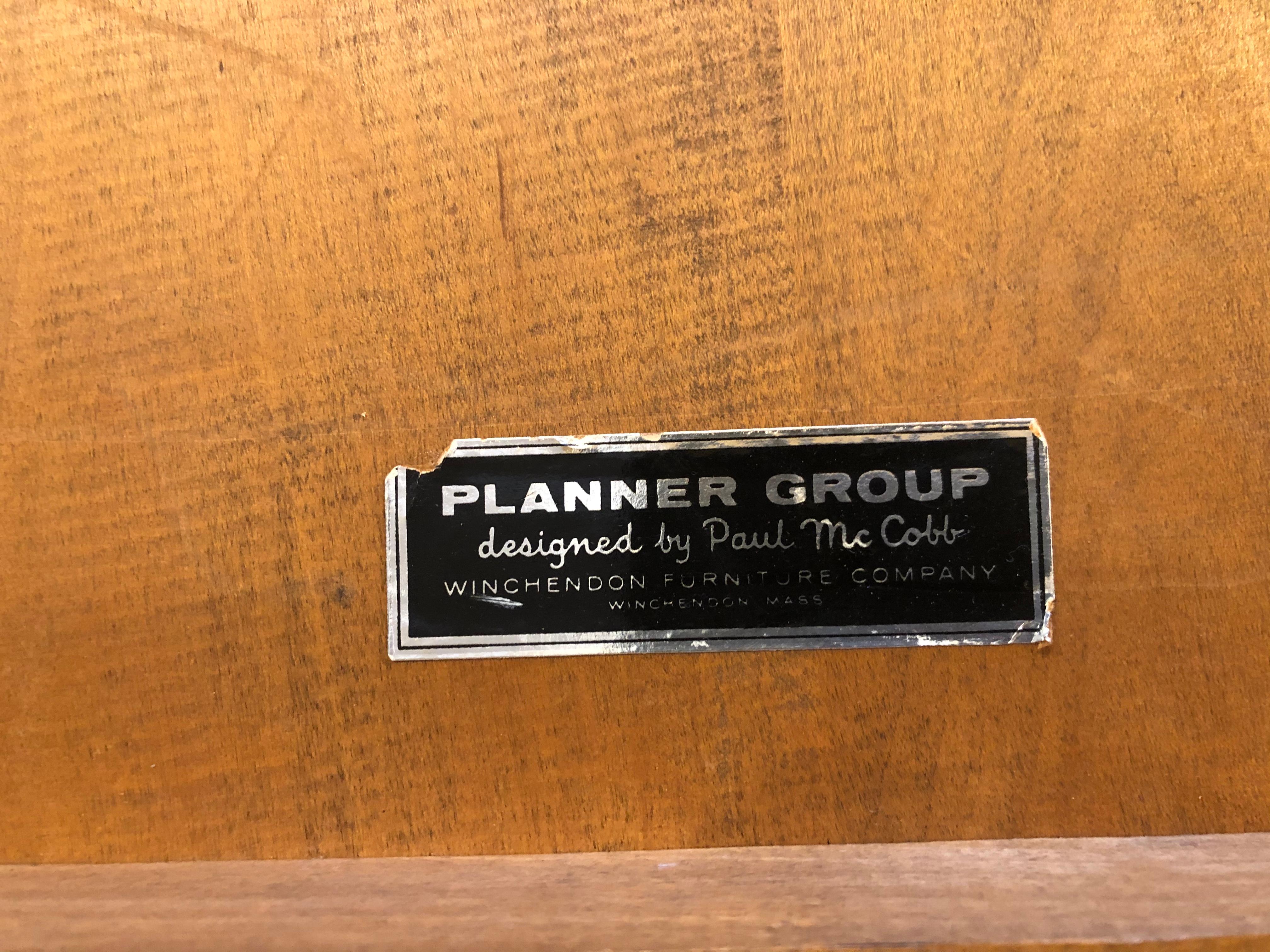 American Mid-Century Modern Paul McCobb low coffee table Planner Group, original finish in light walnut stain the table its in original condition, some wear due to age overall very clean for its age retains label, will remove legs for easy shipping.