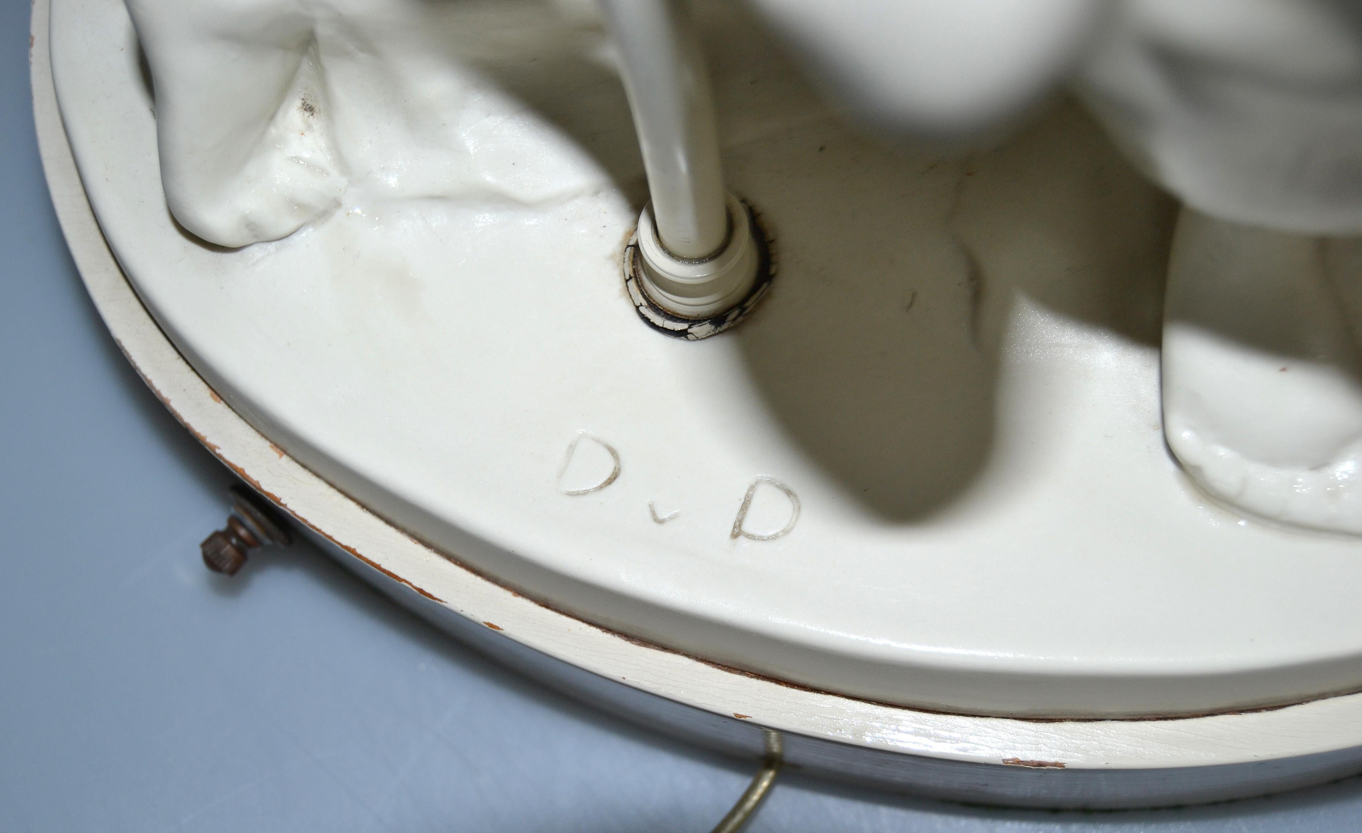 Lampada da tavolo in gesso americana della metà del secolo scorso con scultura di due nudi femminili, marcata in vendita 1