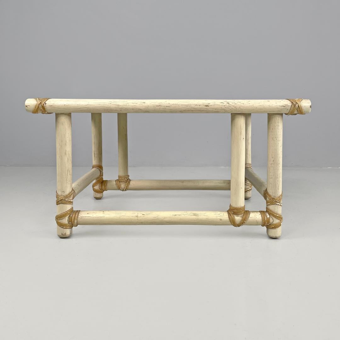 Mesa de centro americana moderna de mediados de siglo de ratán y madera blanca de Mcguire, años 60 Moderno de mediados de siglo en venta