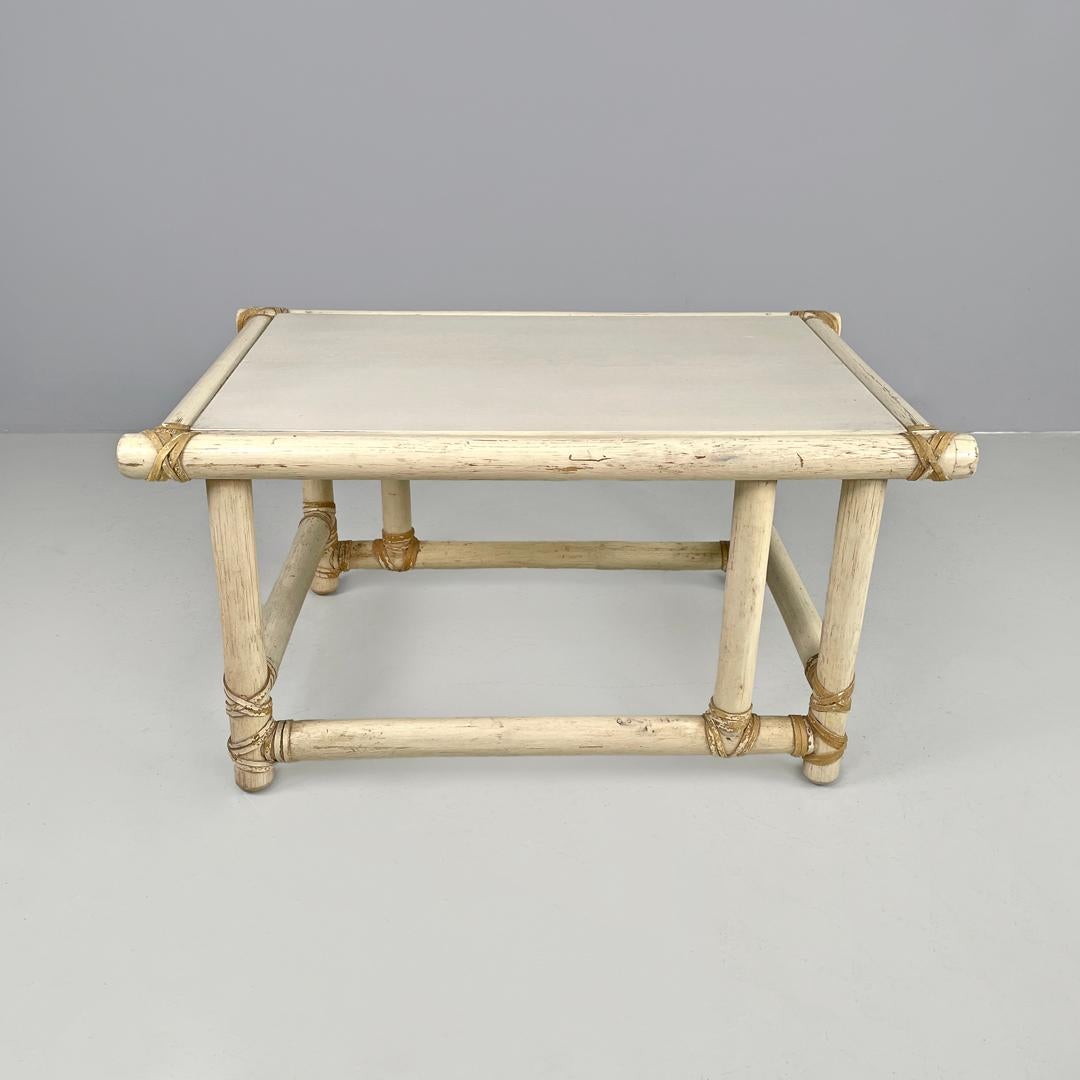 Mesa de centro americana moderna de mediados de siglo de ratán y madera blanca de Mcguire, años 60 Ratán en venta