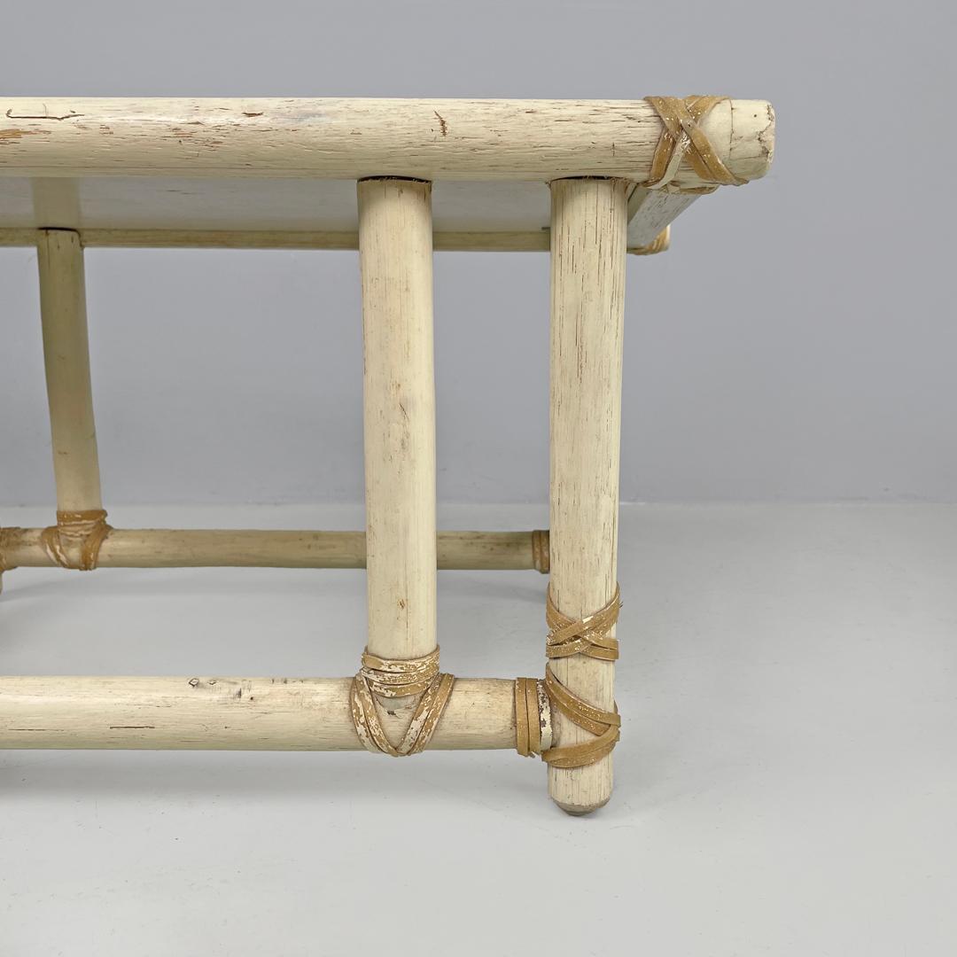 Mesa de centro americana moderna de mediados de siglo de ratán y madera blanca de Mcguire, años 60 en venta 2